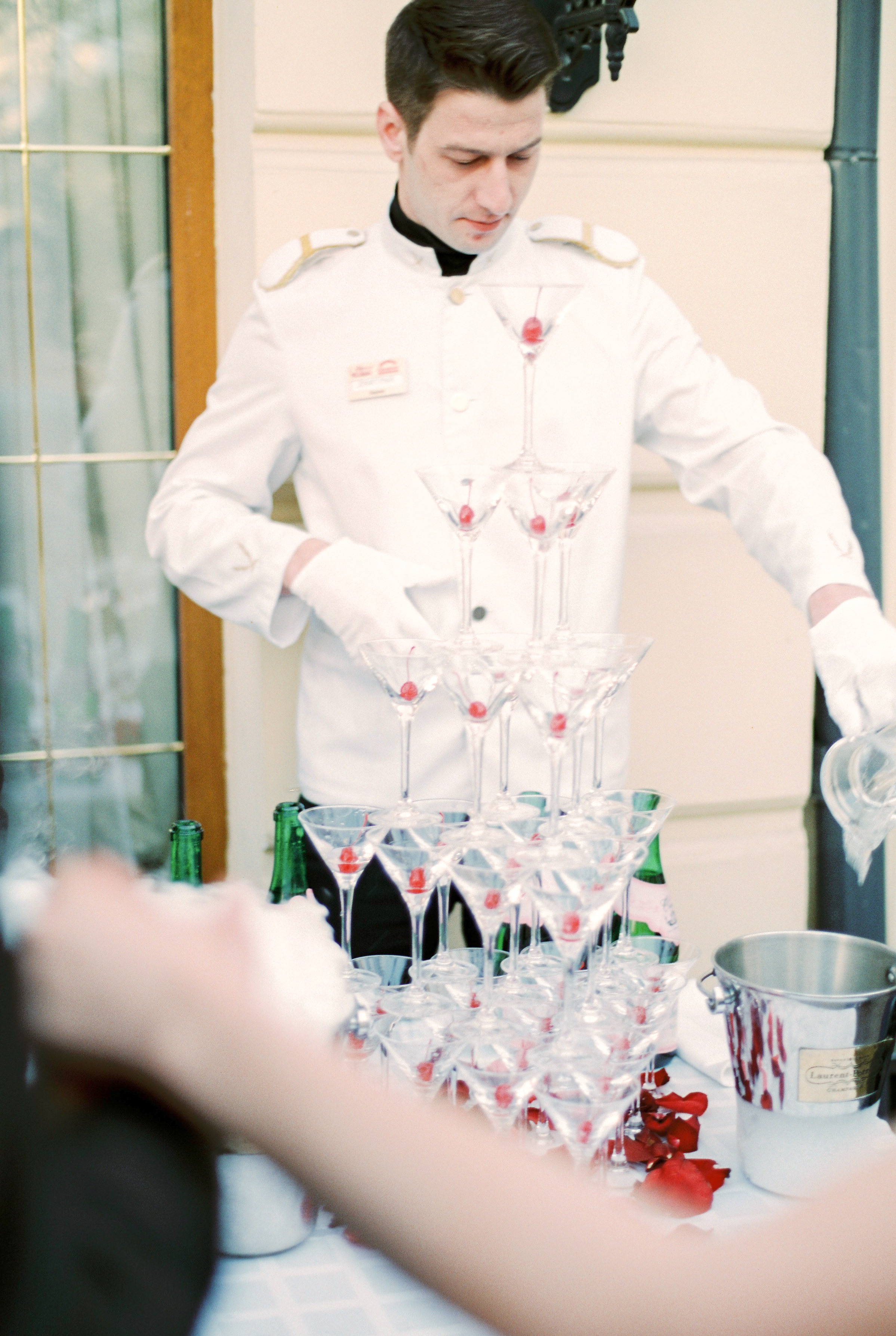 Стильная свадьба на плёнку в центре Москвы, плёночный фотограф Москва