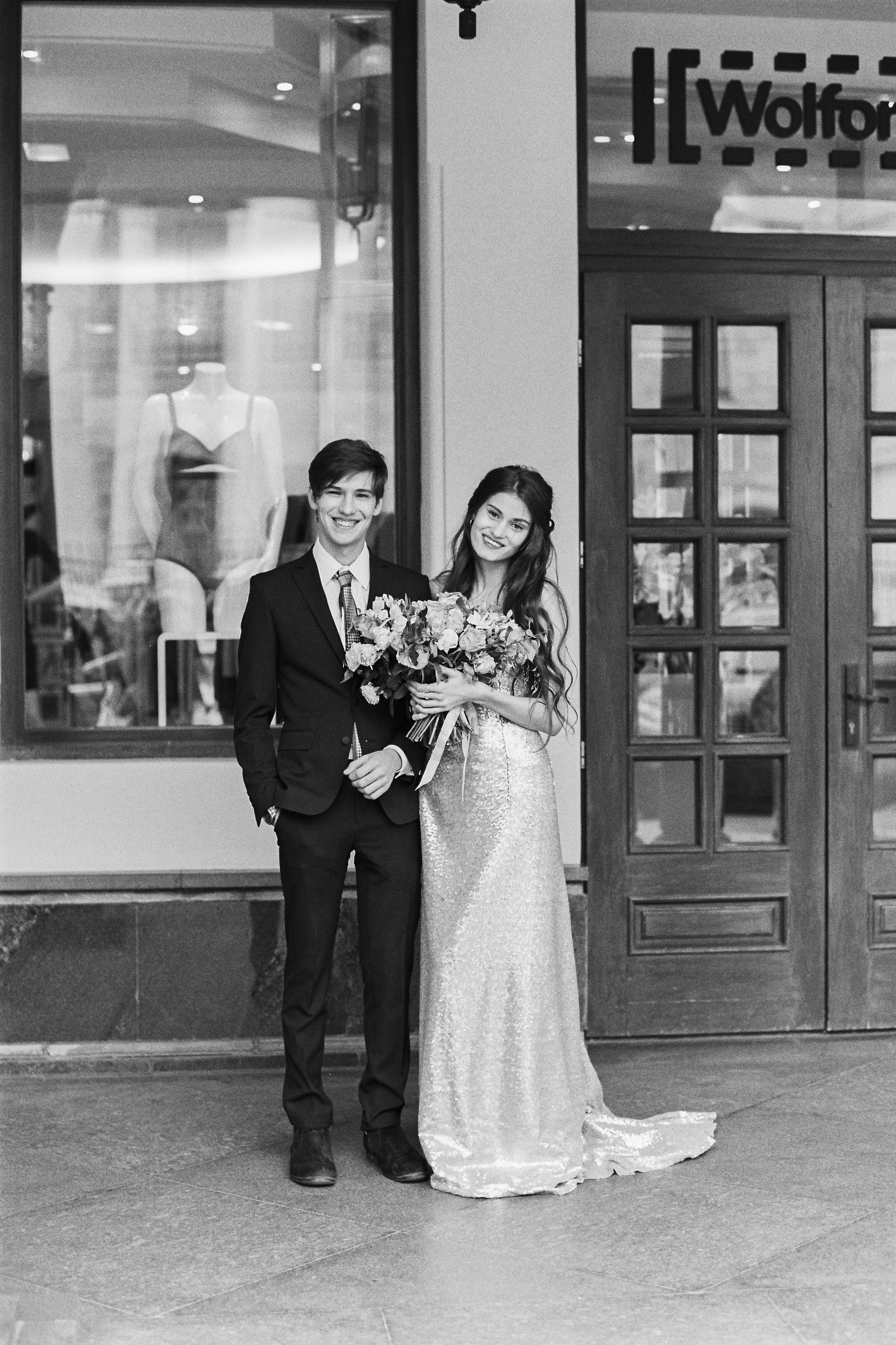 Осенняя свадебная прогулка в Москве на плёнку