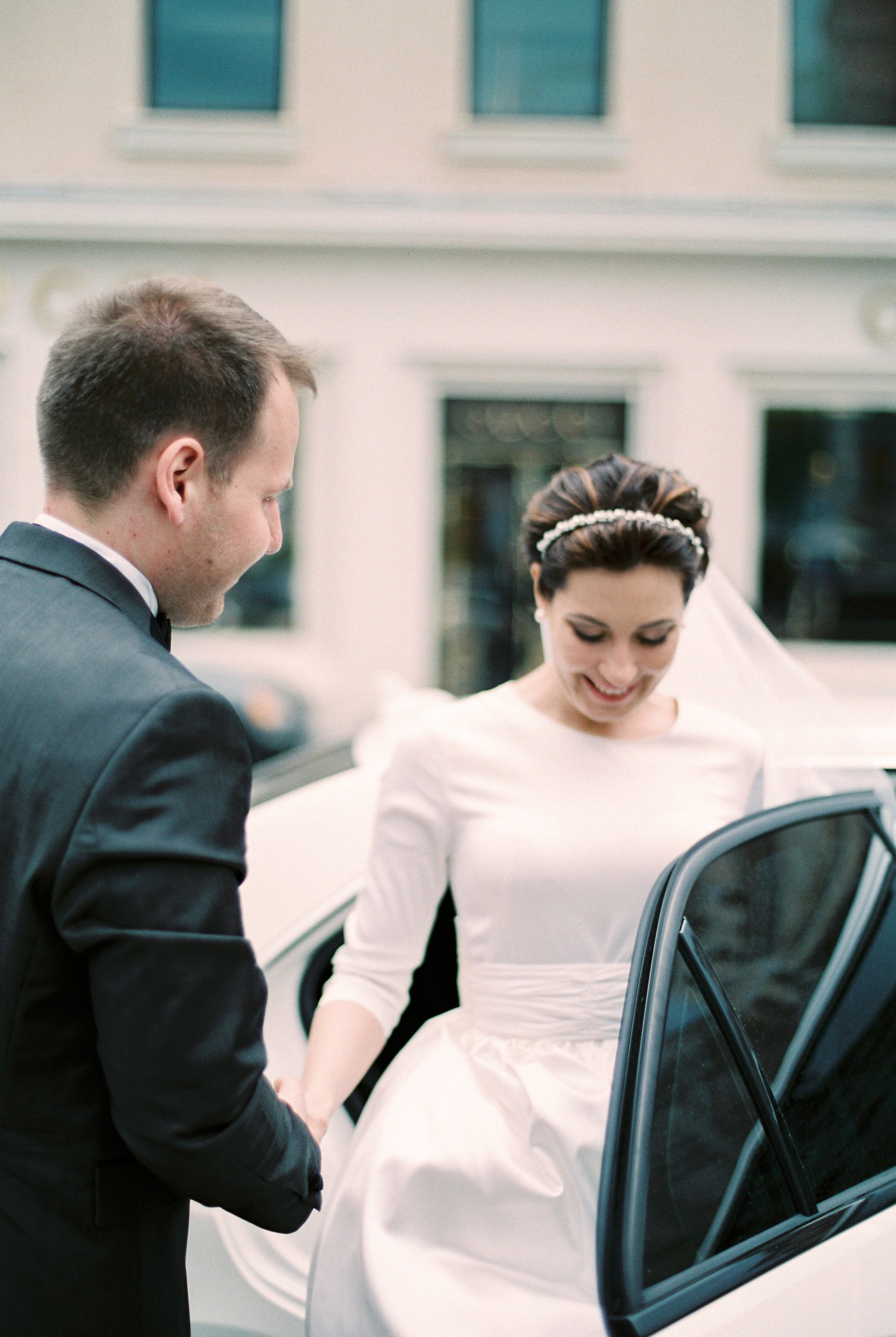 Стильная свадьба на плёнку в центре Москвы, плёночный фотограф Москва