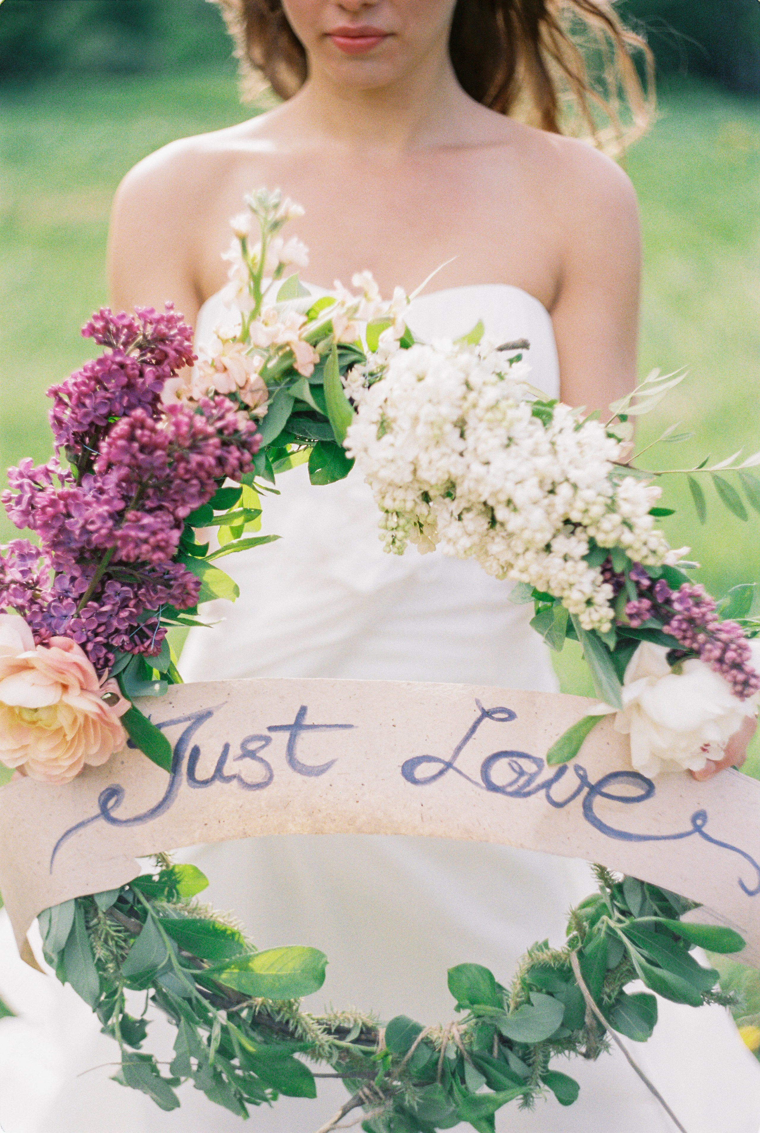 Летняя свадебная фотосессия в Москве, плёночный стиль