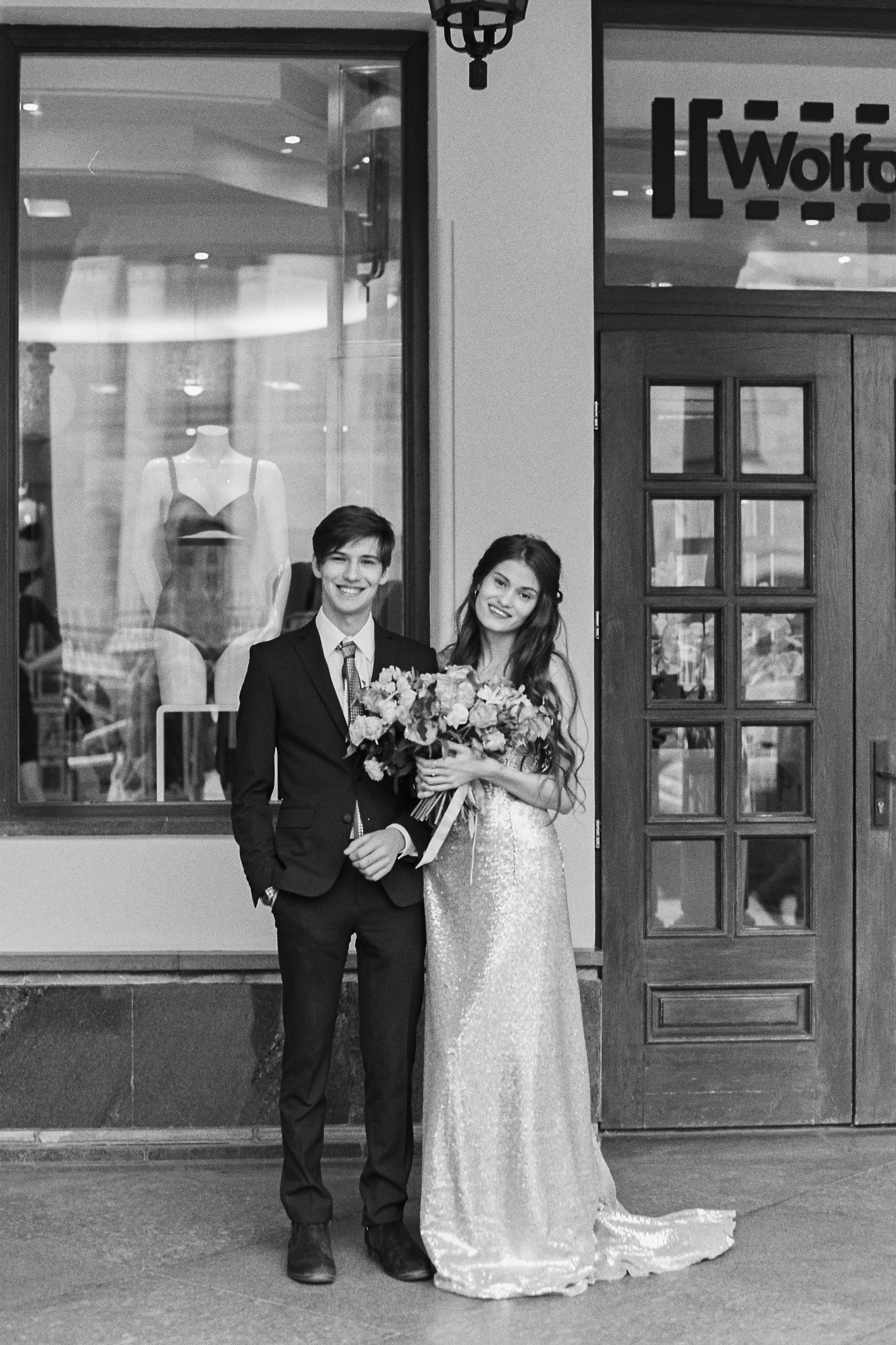 Осенняя свадебная прогулка в Москве на плёнку