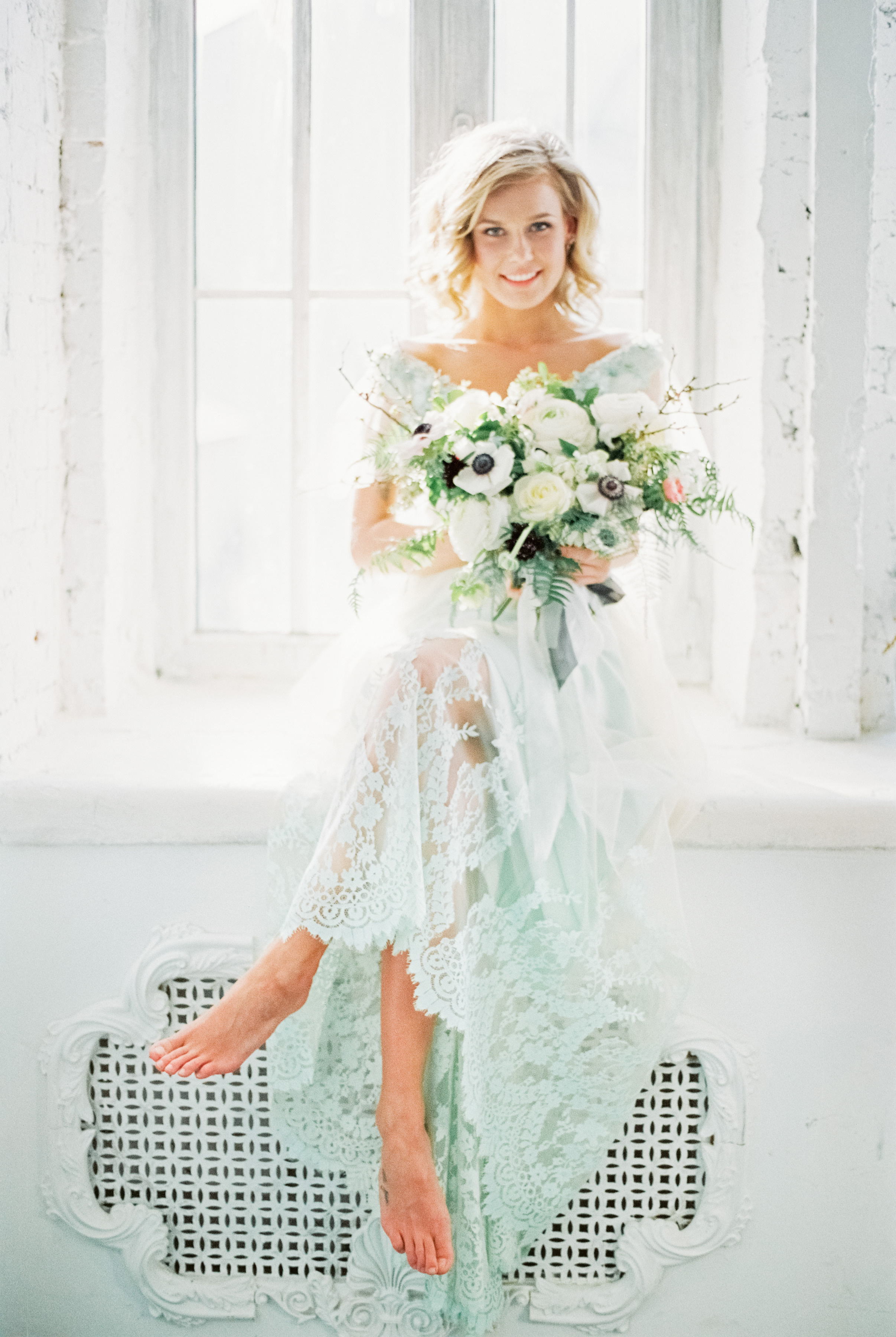 Свадебное утро невесты на плёнку в студии в Москве, свадебный фотограф Москва