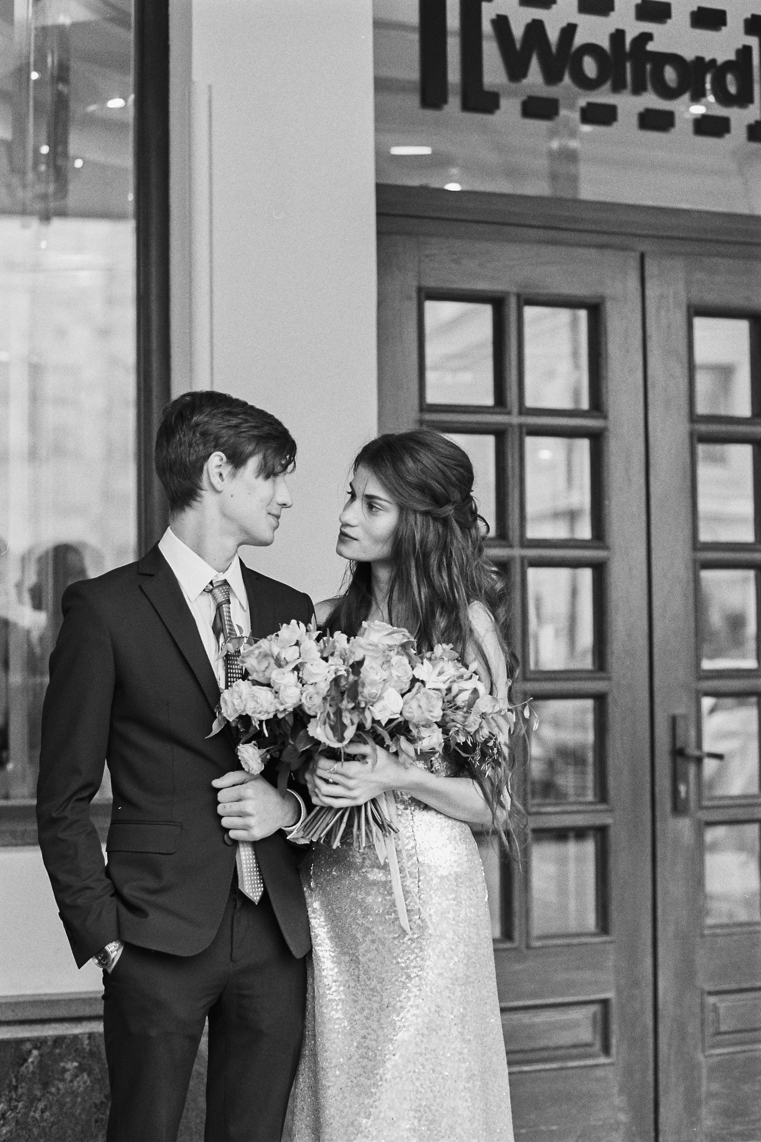 Осенняя свадебная прогулка в Москве на плёнку