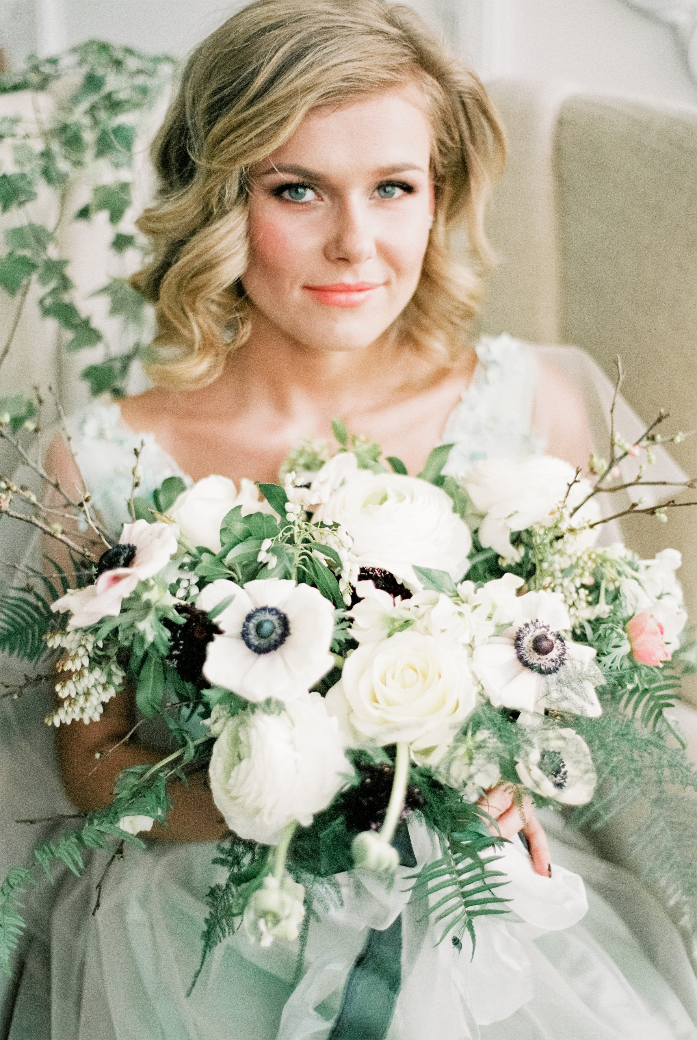 Свадебное утро невесты на плёнку в студии в Москве, свадебный фотограф Москва