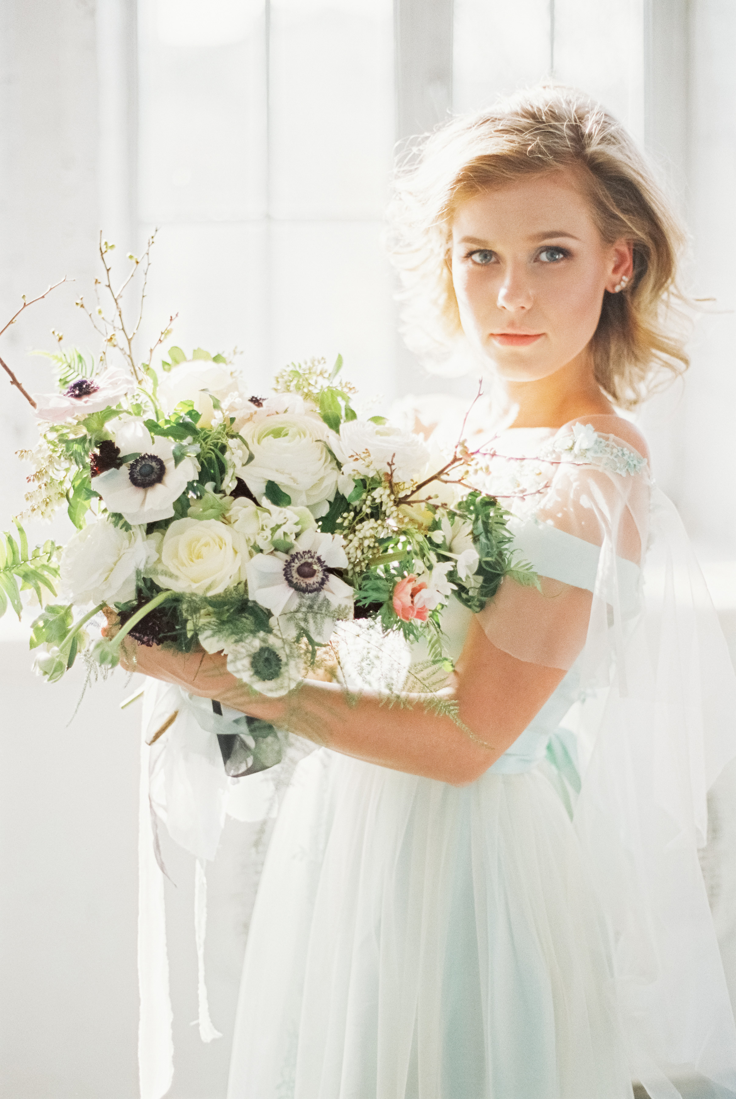 Свадебное утро невесты на плёнку в студии в Москве, свадебный фотограф Москва