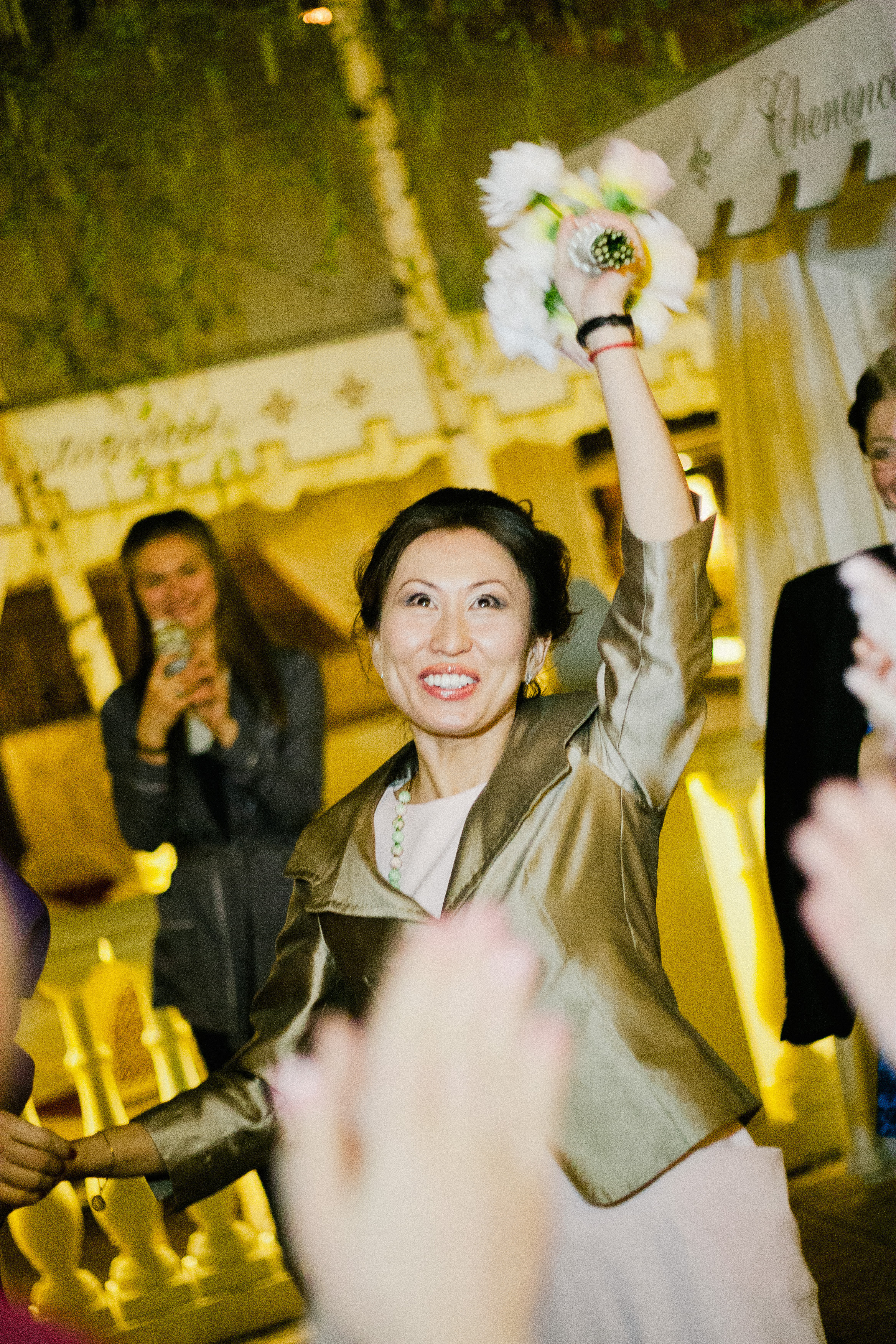 Стильная свадьба на плёнку в центре Москвы, плёночный фотограф Москва