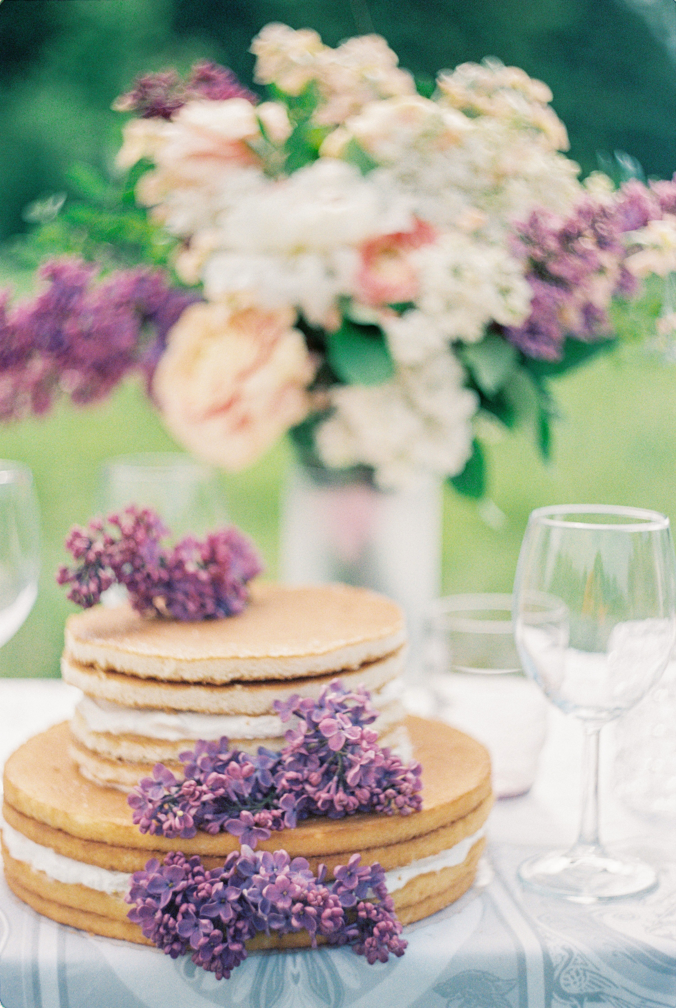 Летняя свадебная фотосессия в Москве, плёночный стиль