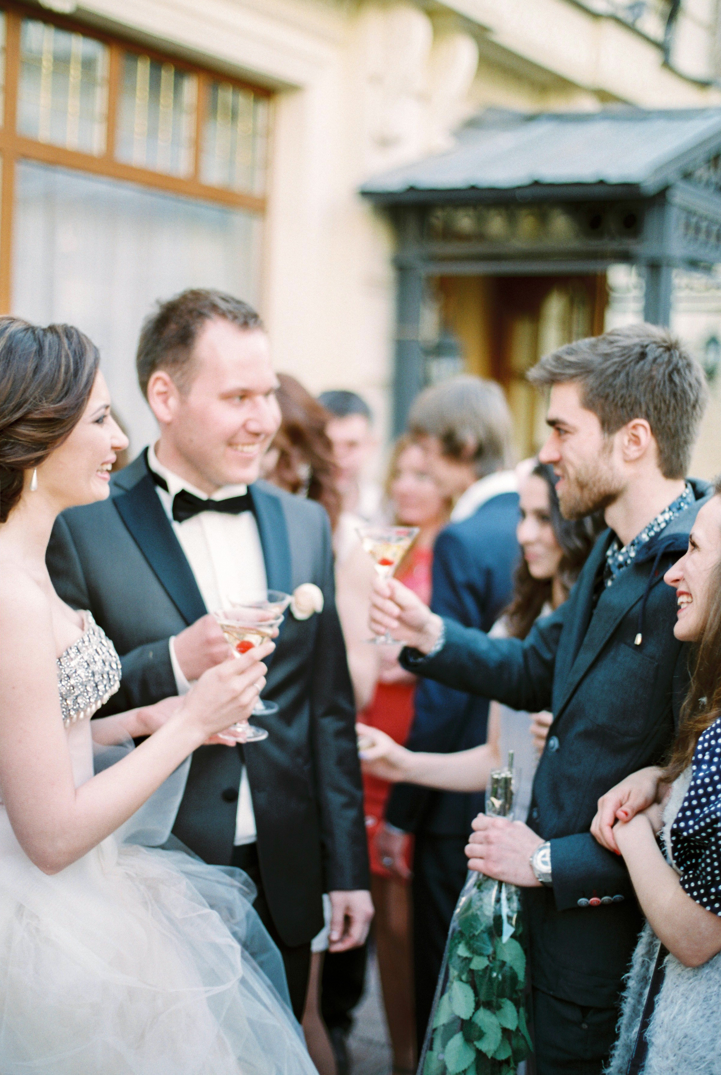 Стильная свадьба на плёнку в центре Москвы, плёночный фотограф Москва
