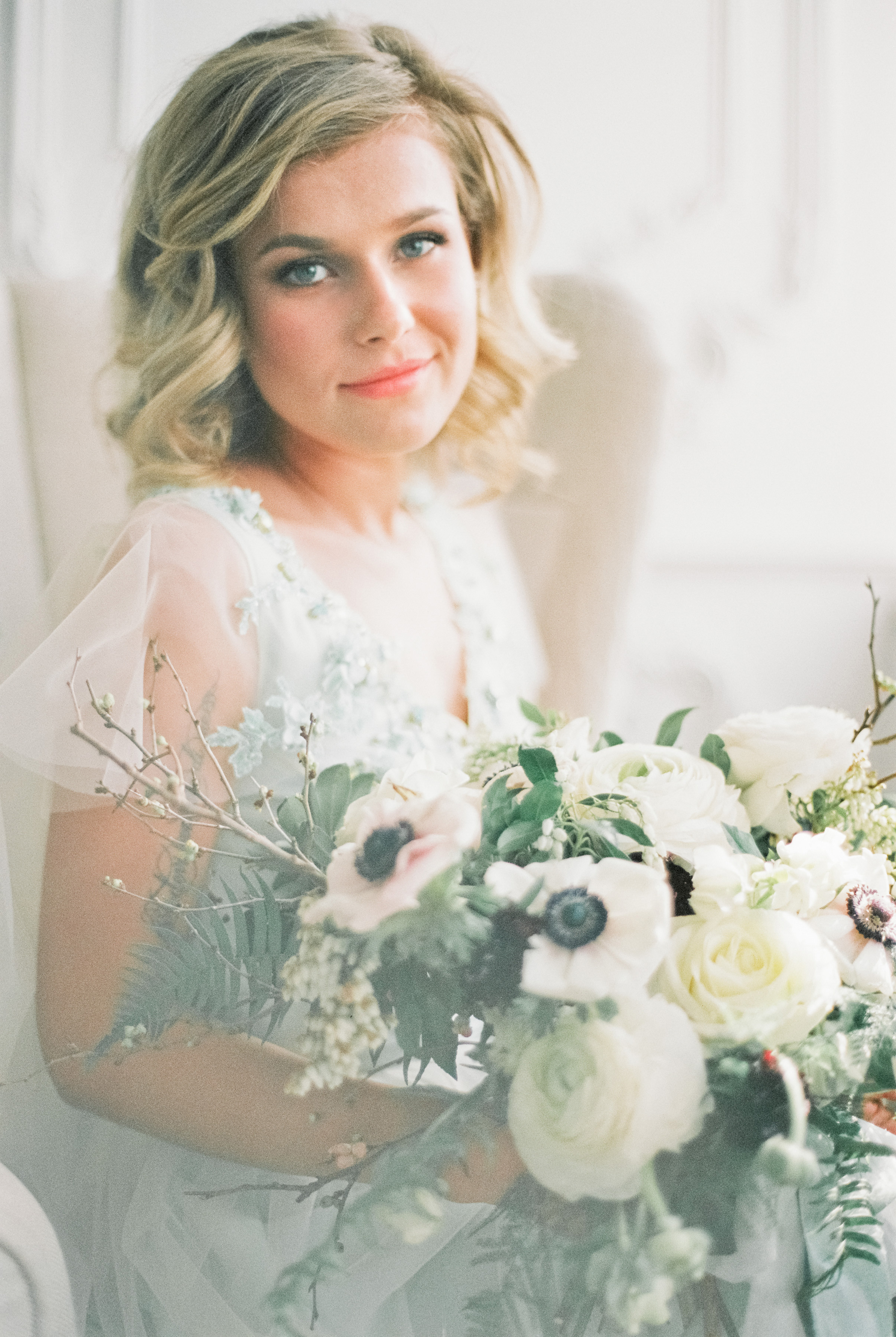 Свадебное утро невесты на плёнку в студии в Москве, свадебный фотограф Москва