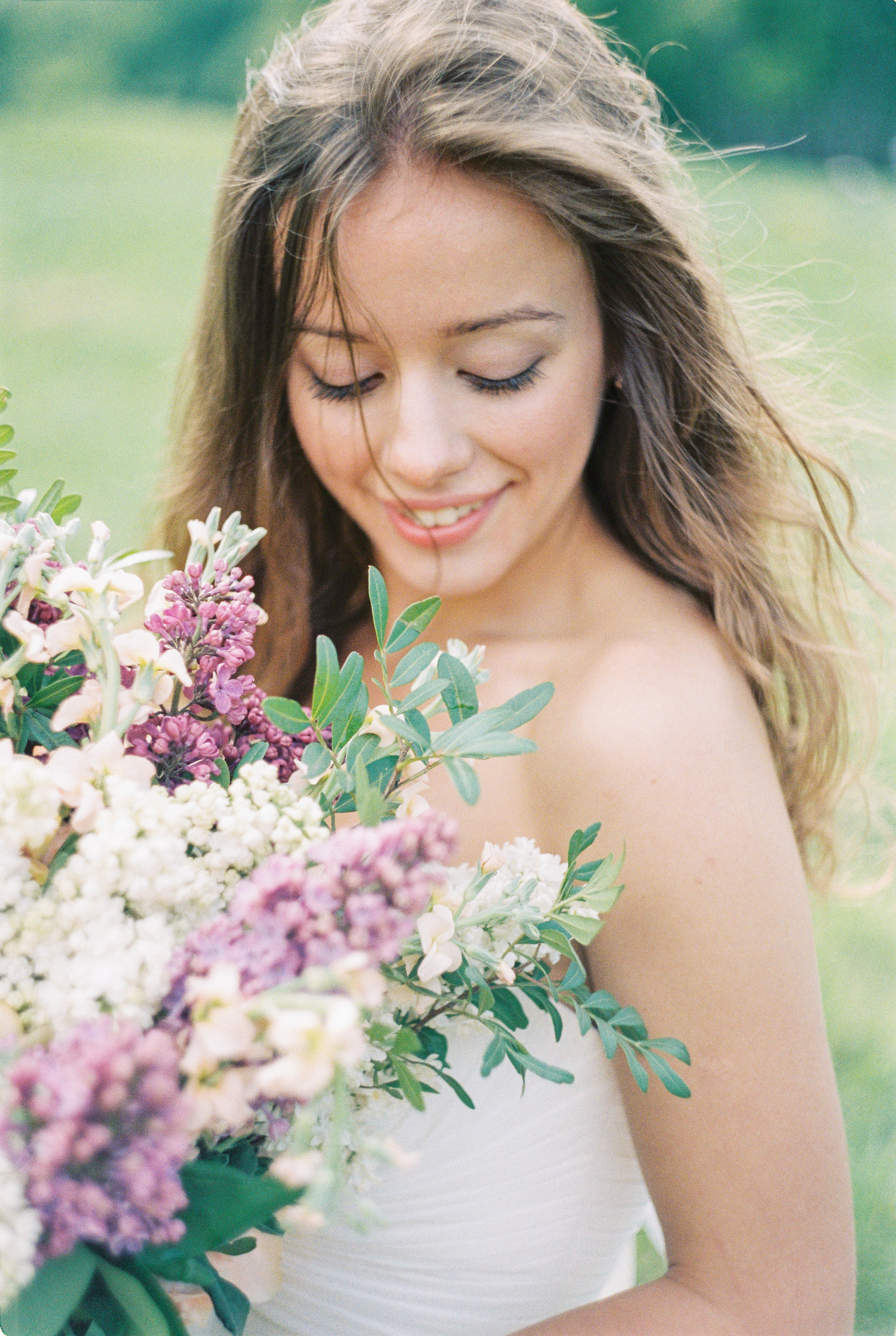Летняя свадебная фотосессия в Москве, плёночный стиль