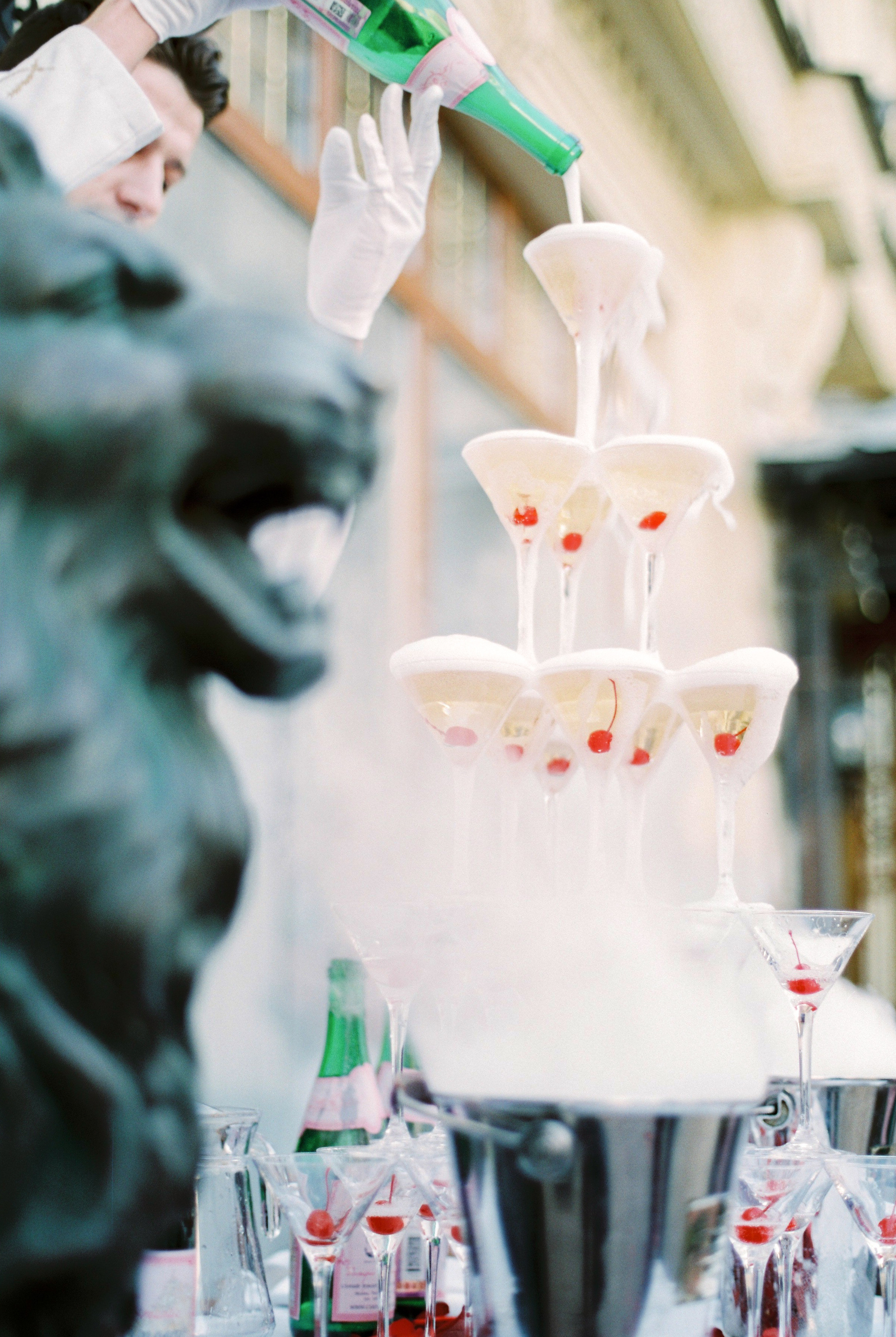 Стильная свадьба на плёнку в центре Москвы, плёночный фотограф Москва