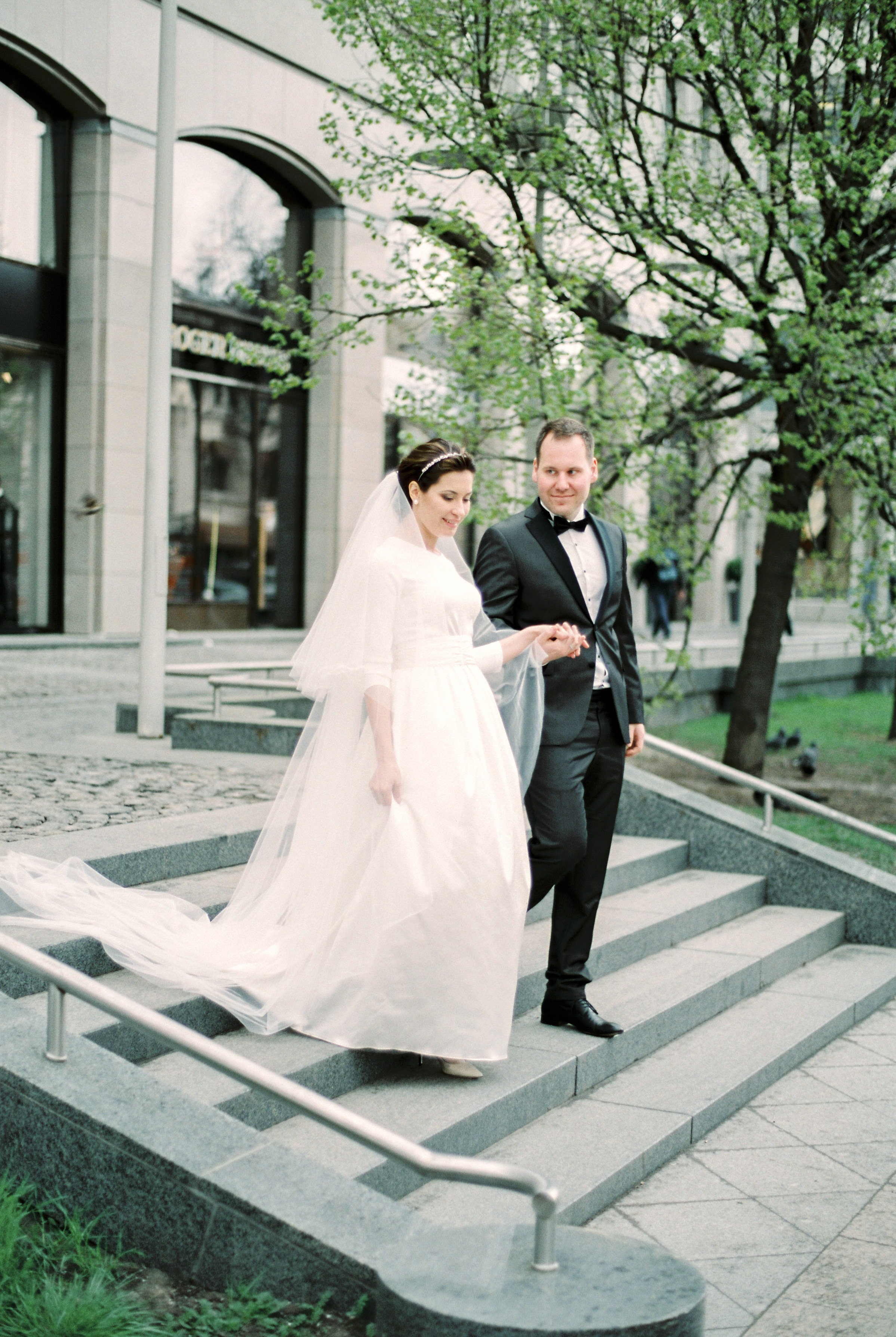 Стильная свадьба на плёнку в центре Москвы, плёночный фотограф Москва