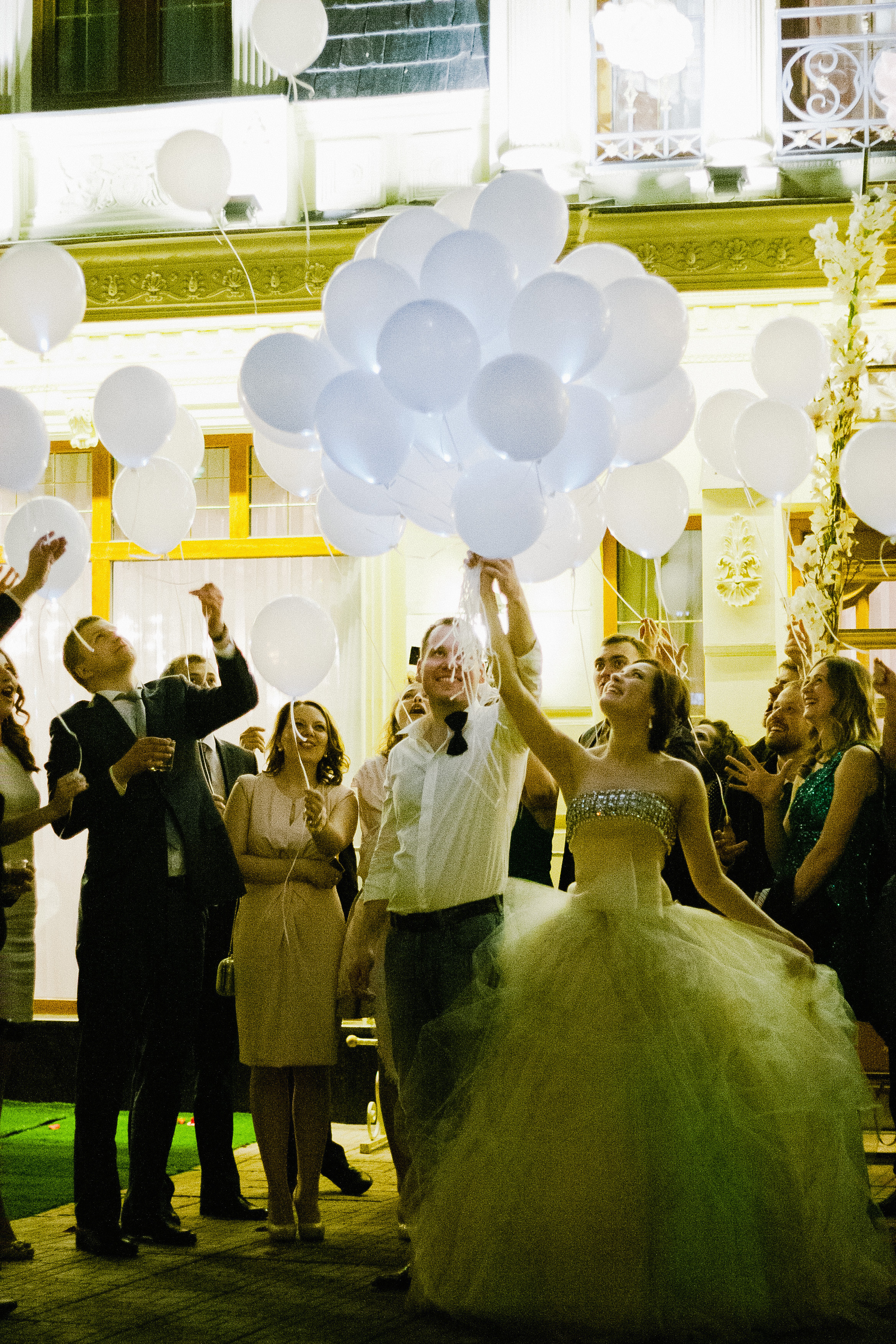 Стильная свадьба на плёнку в центре Москвы, плёночный фотограф Москва