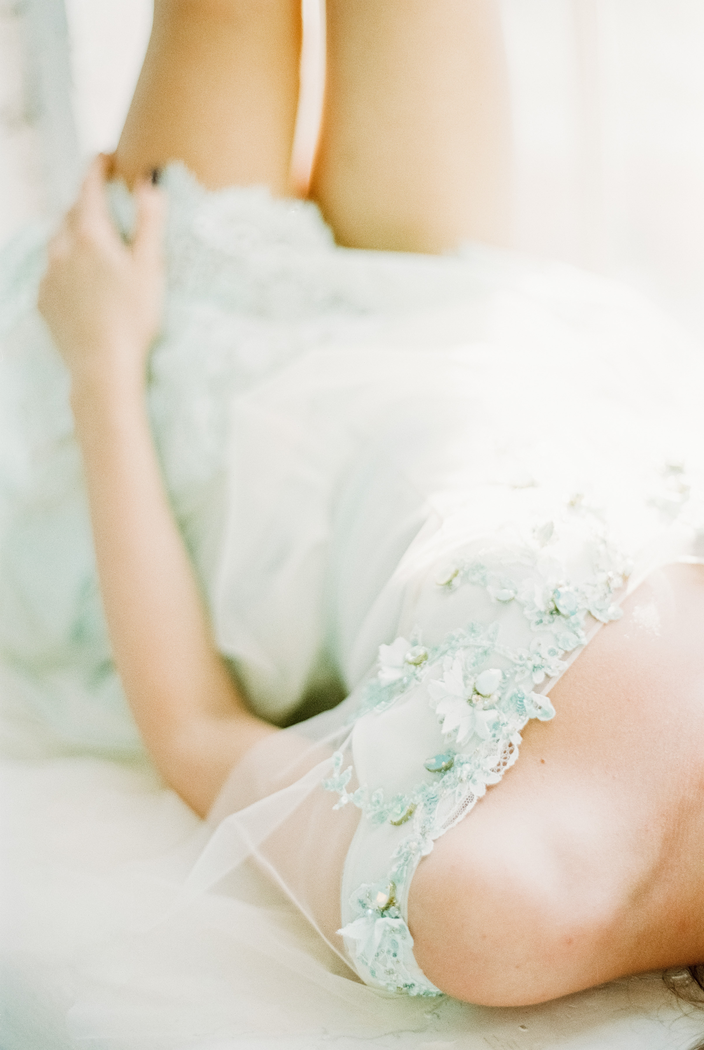 Свадебное утро невесты на плёнку в студии в Москве, свадебный фотограф Москва