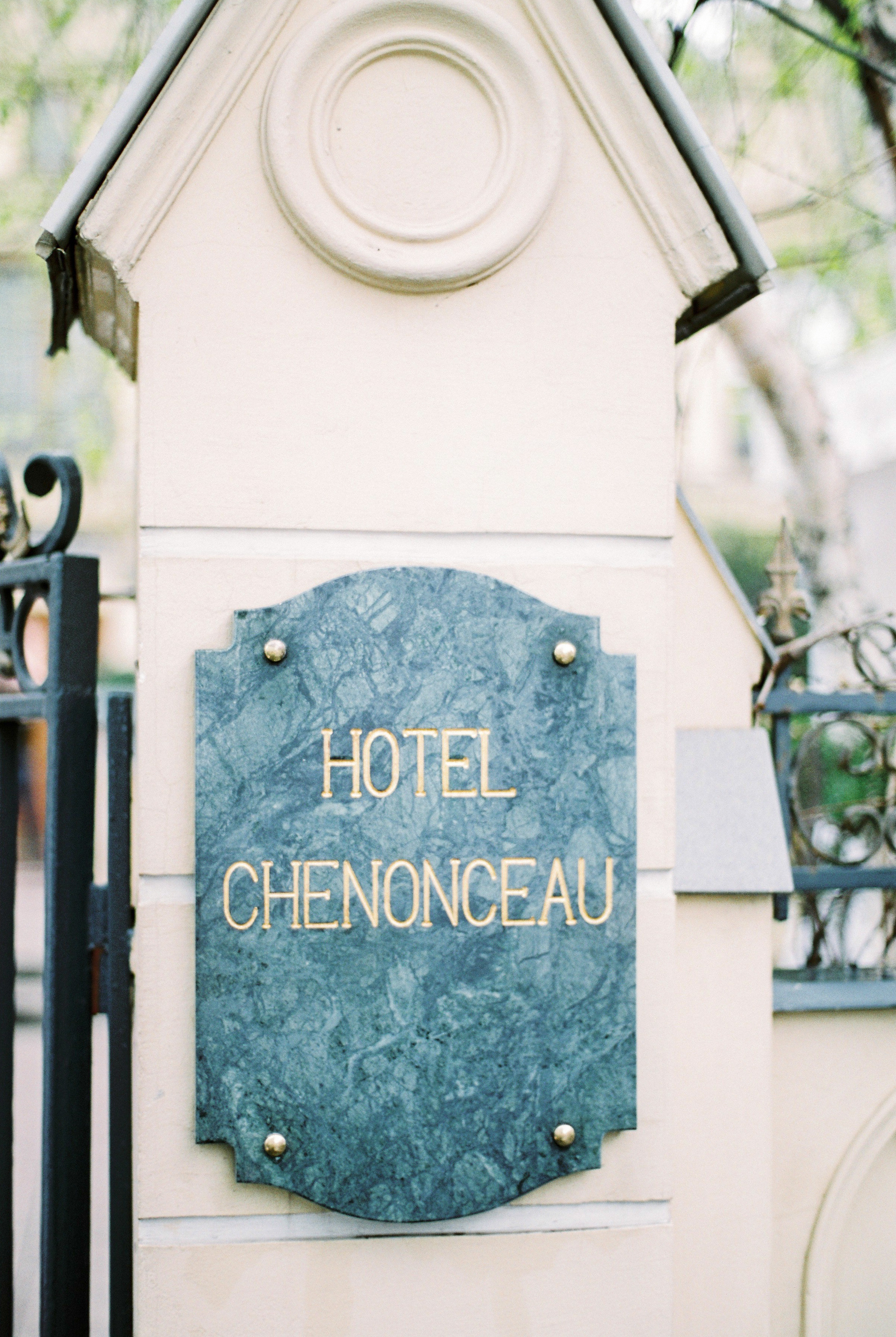 Стильная свадьба на плёнку в центре Москвы, плёночный фотограф Москва