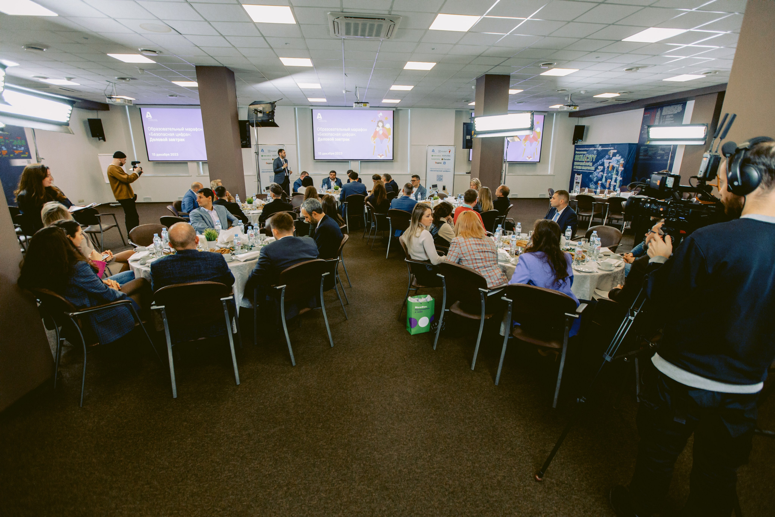 Форум-Образовательный марафон «БЕЗОПАСНАЯ ЦИФРА». Фотограф в Санкт-Петербурге Виктория Безверхая