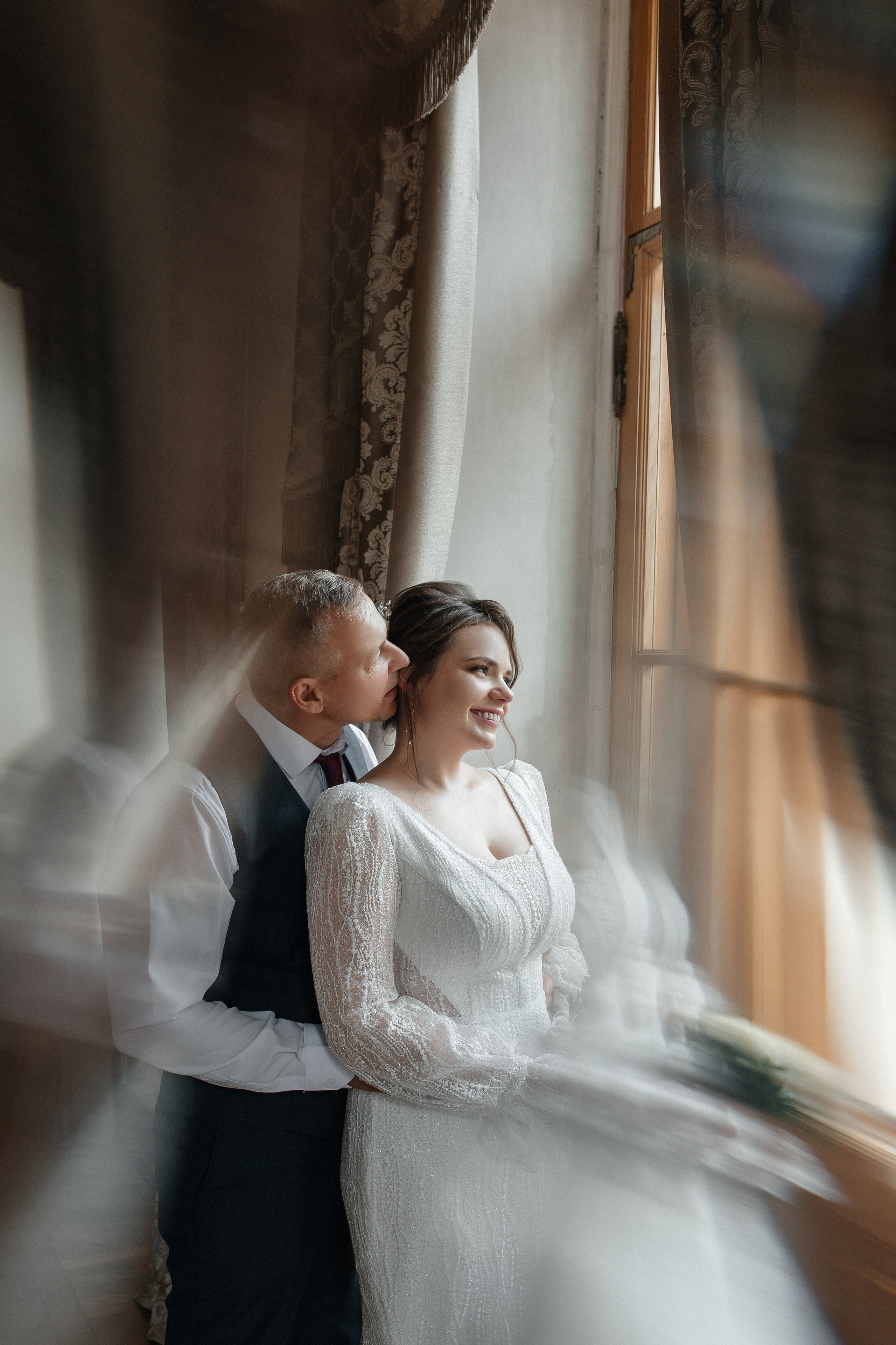 Свадебная фотосессия в Пушкинской библиотеке. Фото Радости. Свадебный и семейный фотограф в Москве Юлия Самойлова