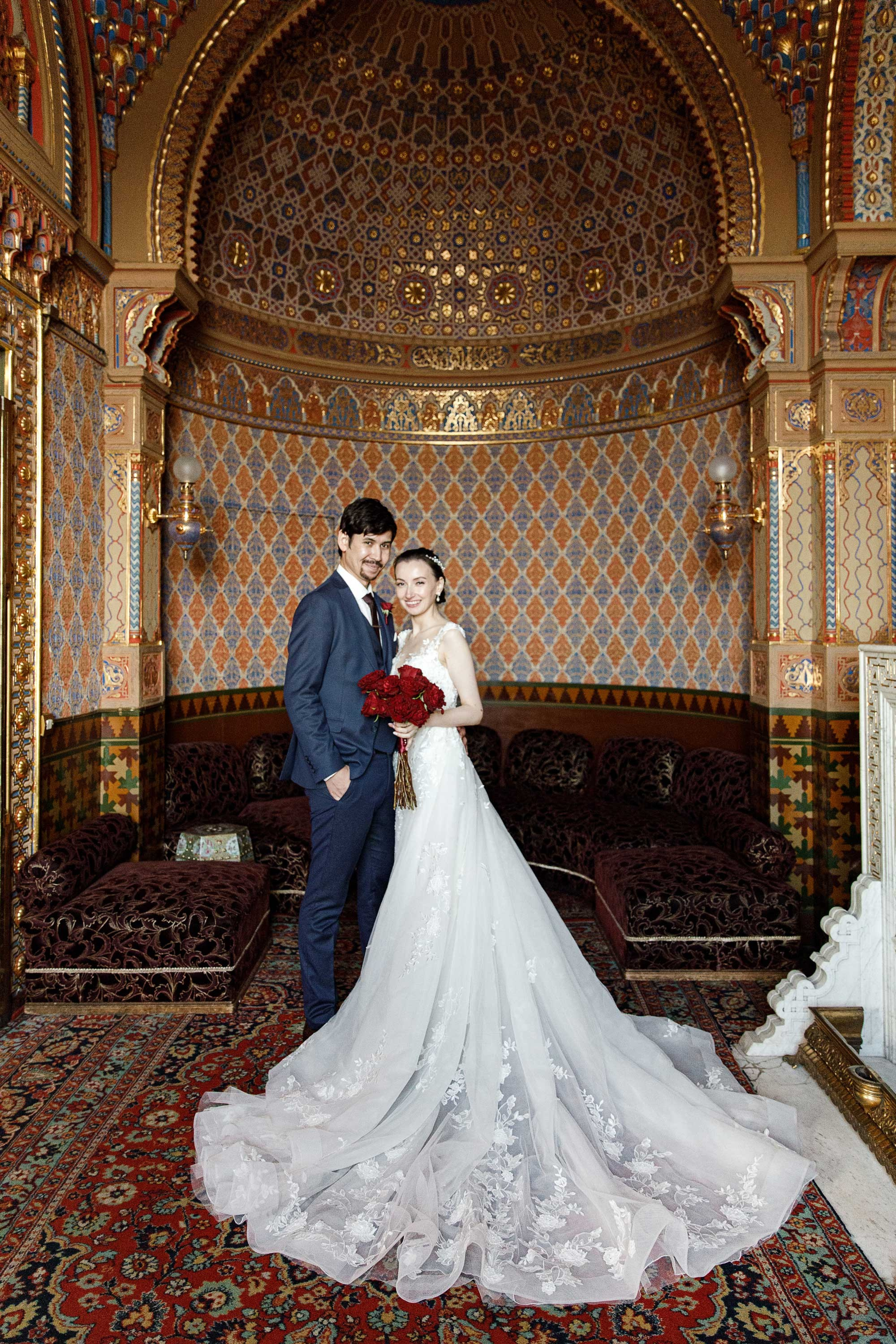 Жених и невеста в мавританском будуаре Дома Ученых