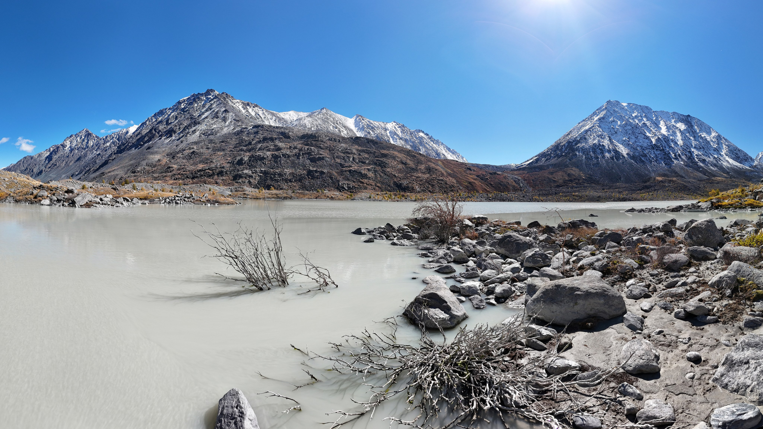 Озеро у ледника Аккол