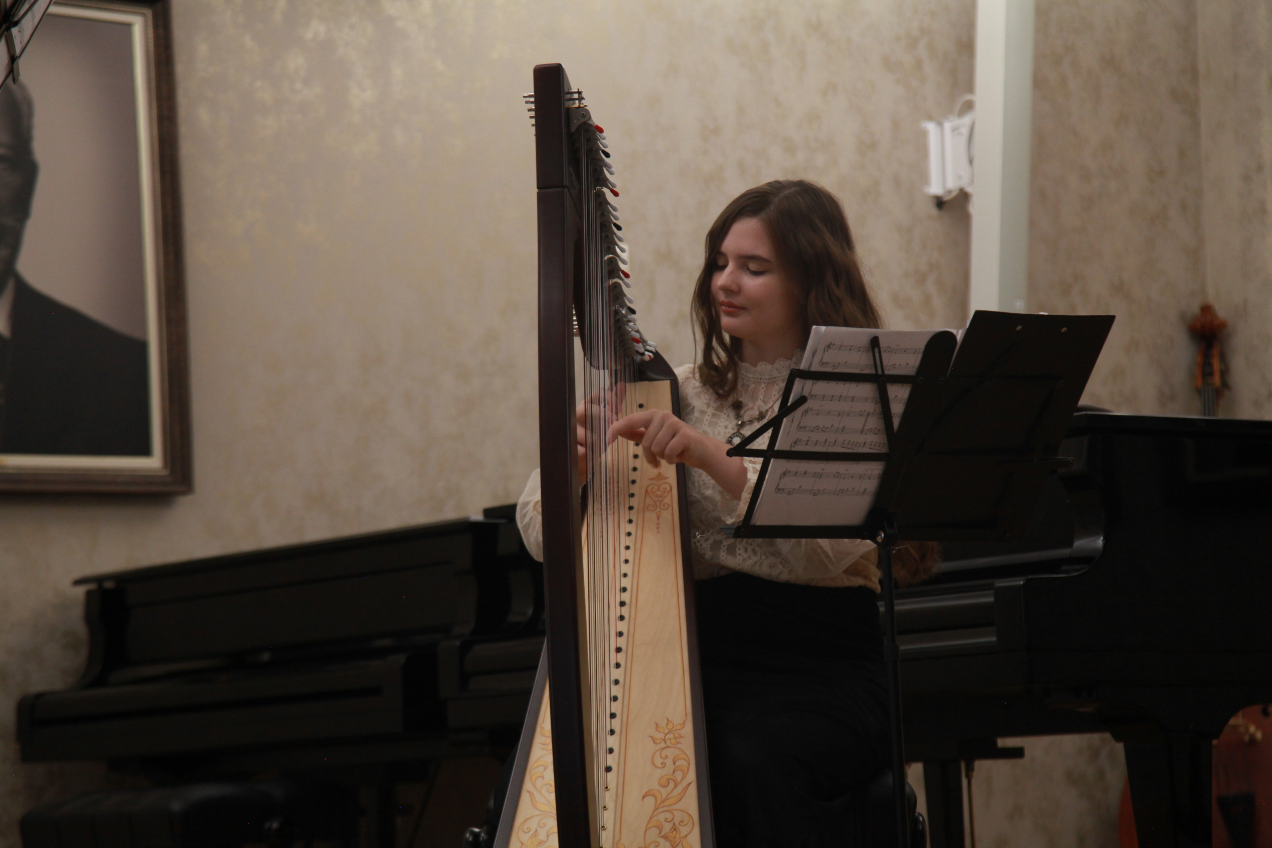 Концерт Арфы. Мария Максимова. ДМШ № 1. 18.10.23. Профессиональное фото в Казани: от идеи до результата. Фотограф Яна Мур