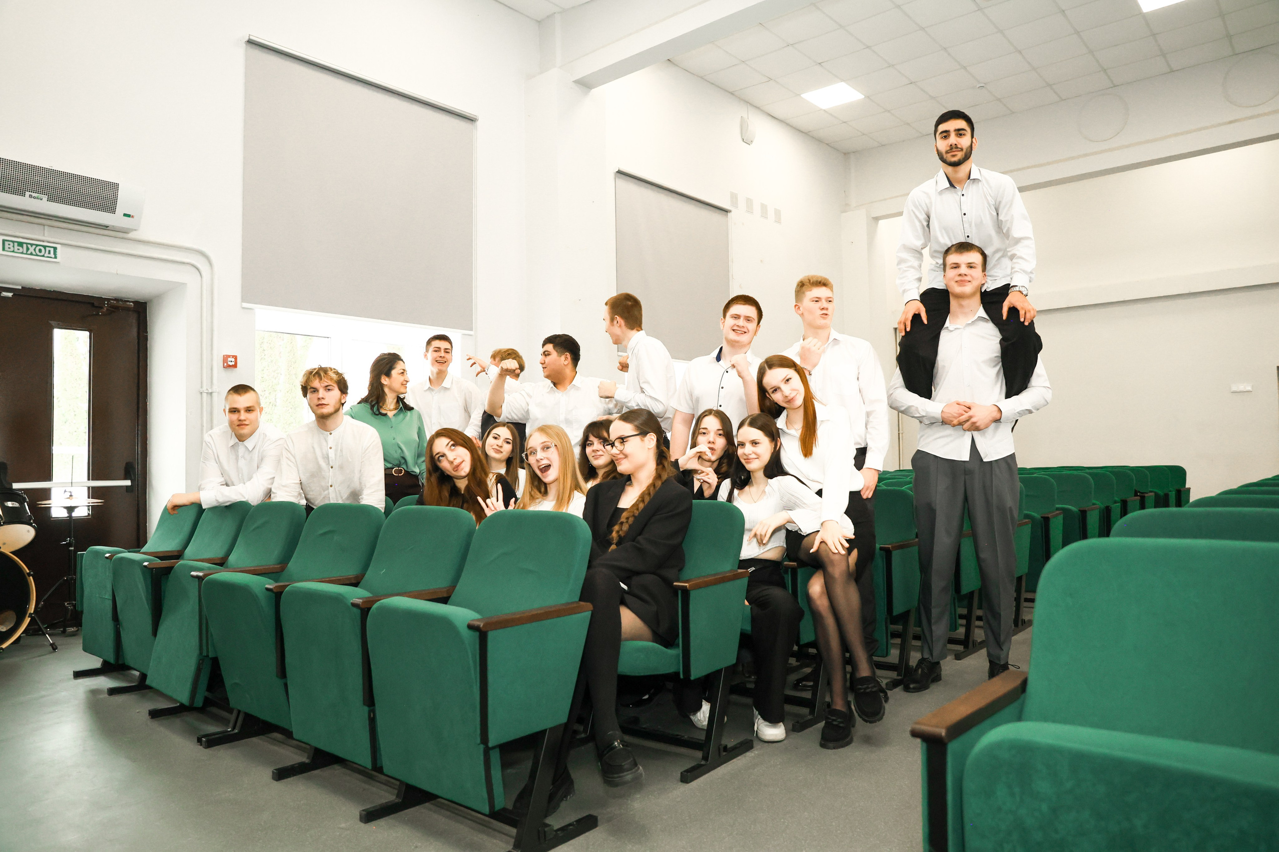 8 марта I школа. The EVL gallery