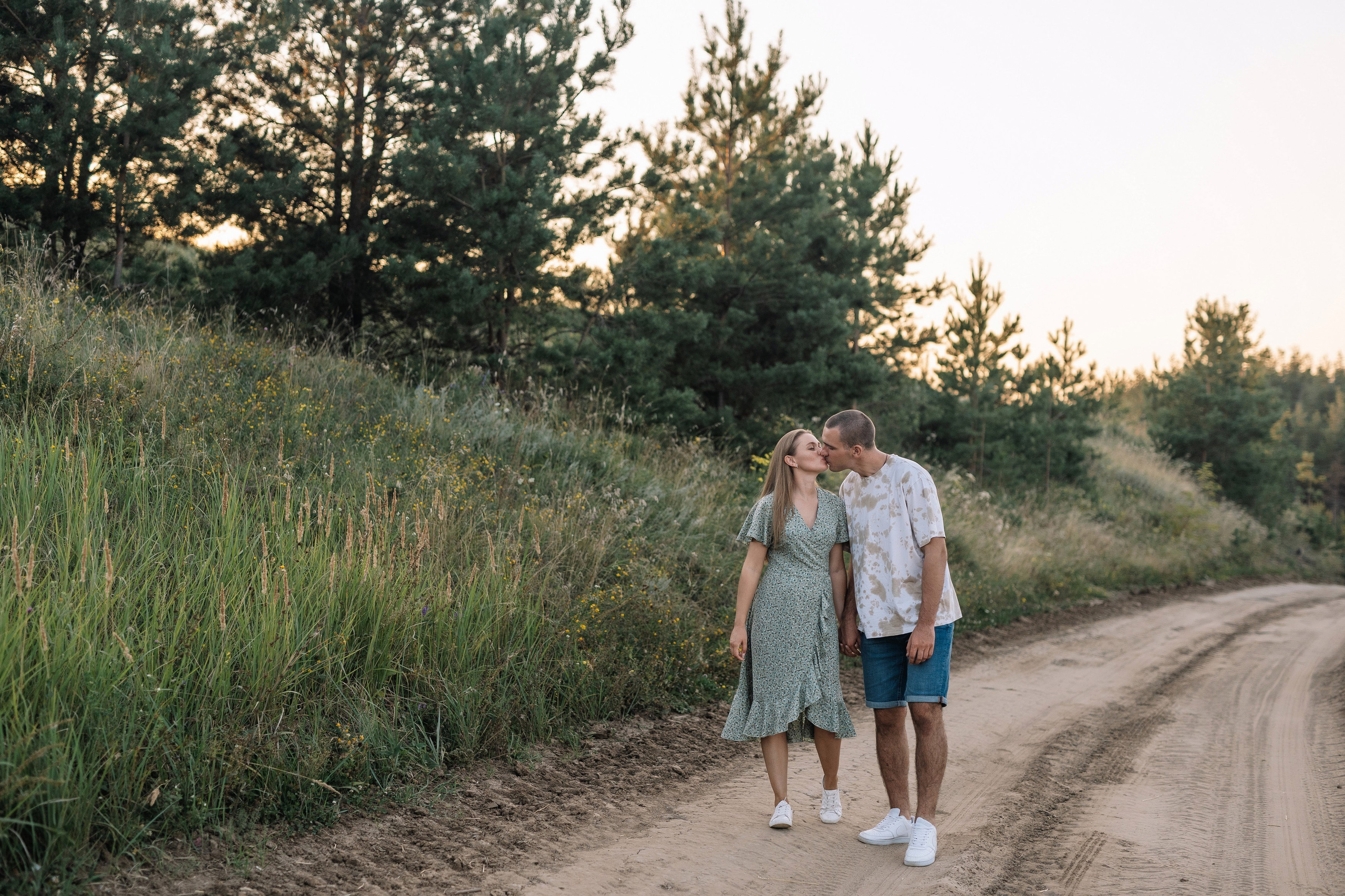 Фотосессия на закате на фоне природы для Инны и Максима. Свадебный фотограф в Тамбове Павел Четвертков