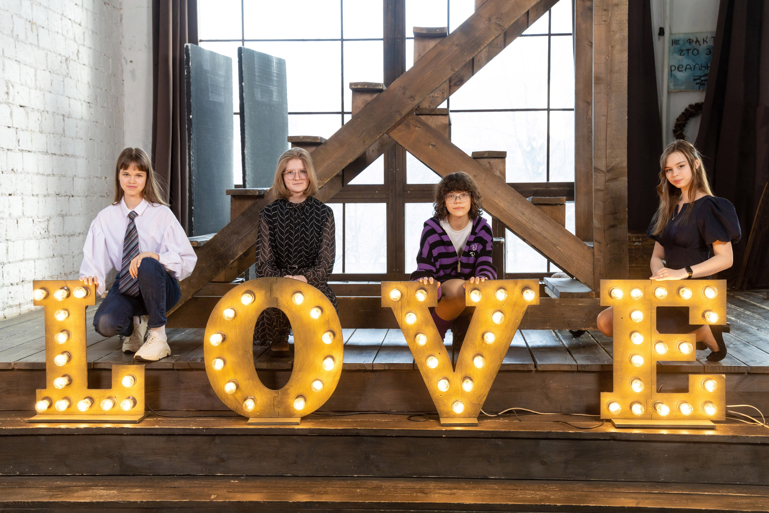 Зал Space. Школьная фотосессия в студии. Выпускные альбомы в Москве и Подмосковье