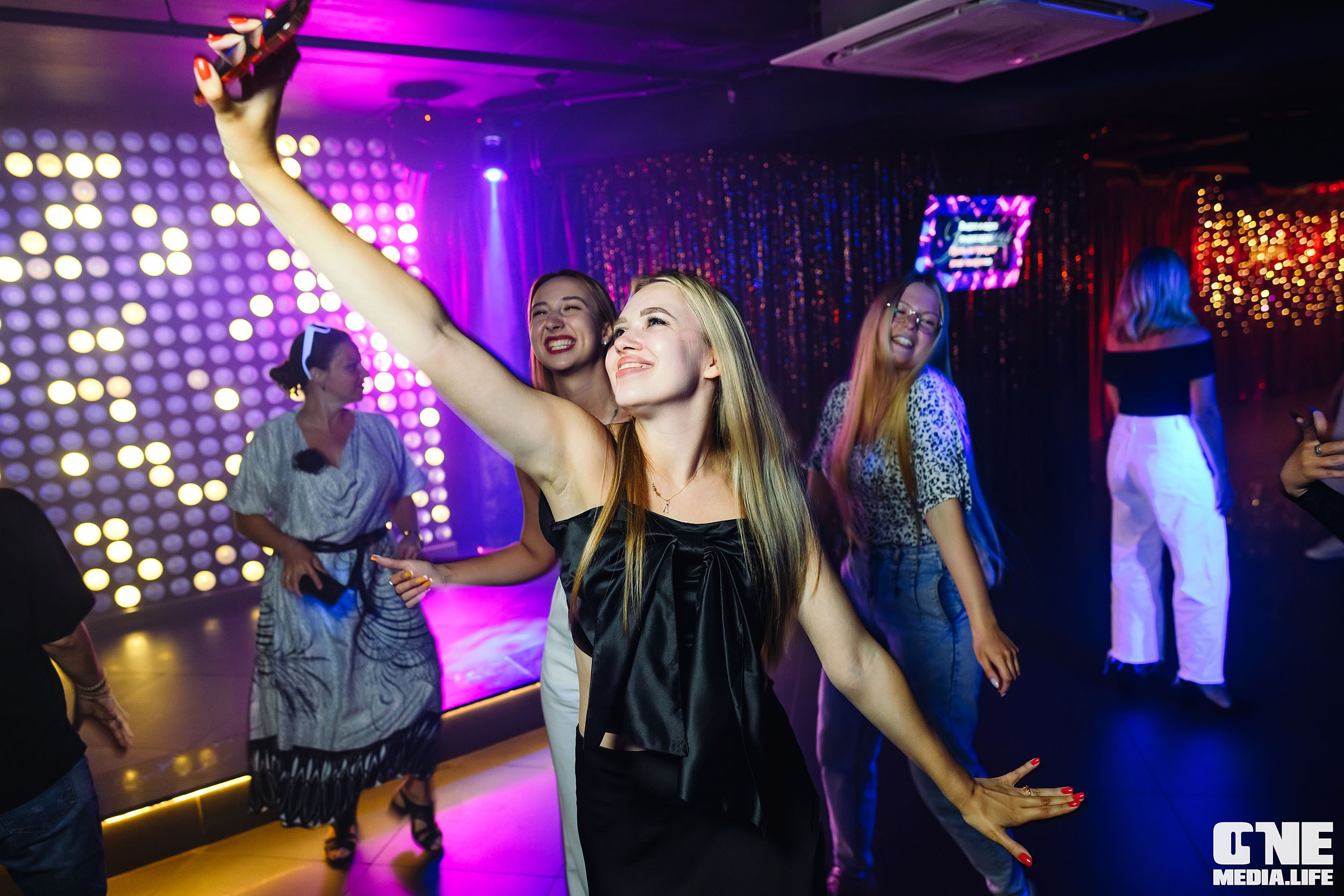 Фоторепортаж из караоке-клуба Эйфория. One Media Life: фоторепортажи, фотоотчеты с мероприятий и заведений