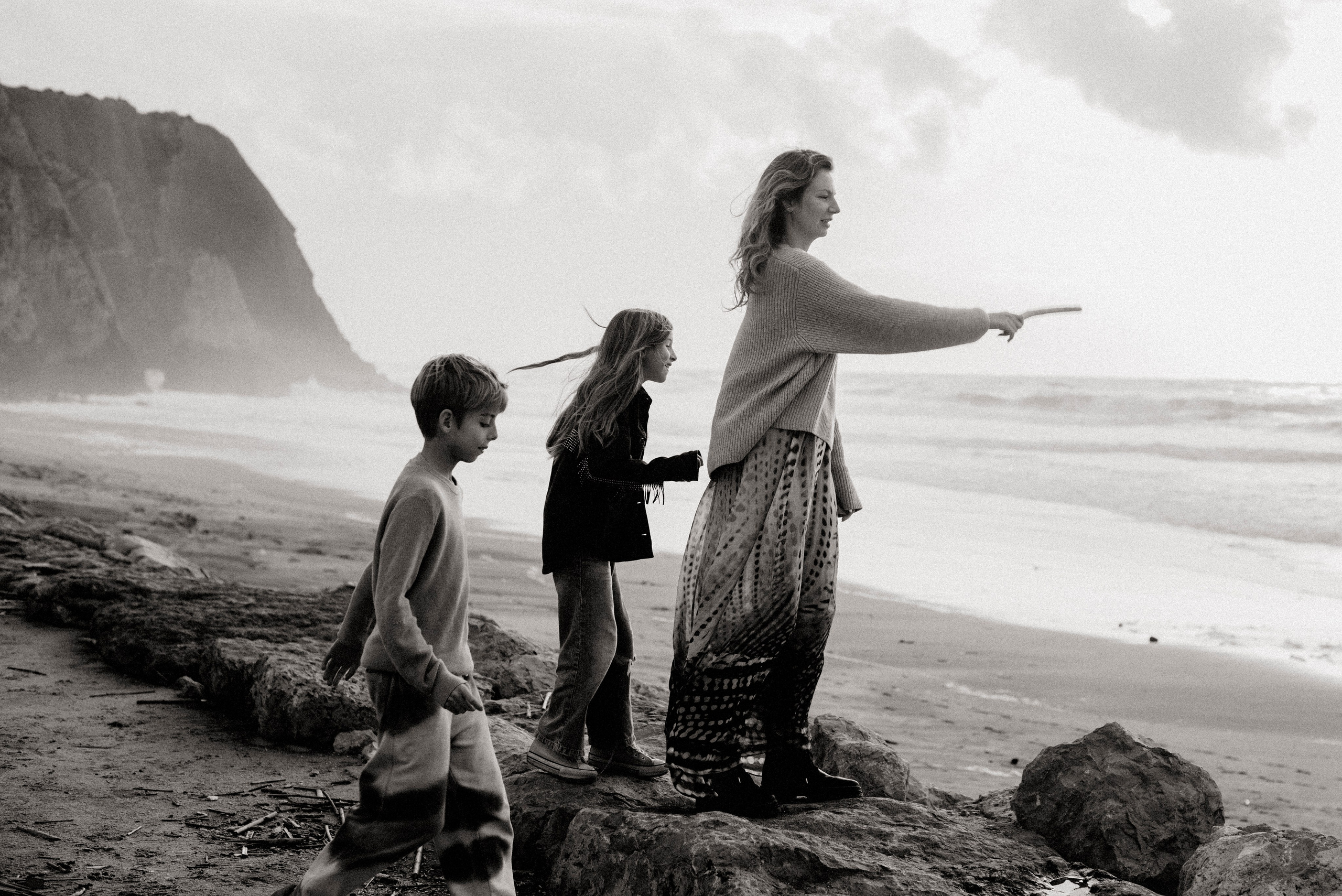 Polina Sobol — family & documentary photographer in Bern. Outdoor & urban photo sessions for families, kids and couples