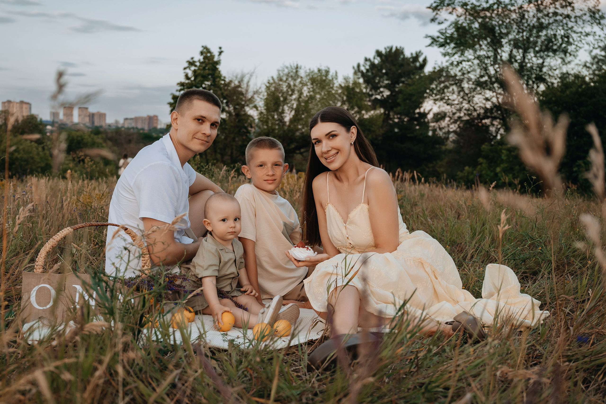 Годик на прогулочной семейной фотосессии. Семейный и детский фотограф Кущ Наташа