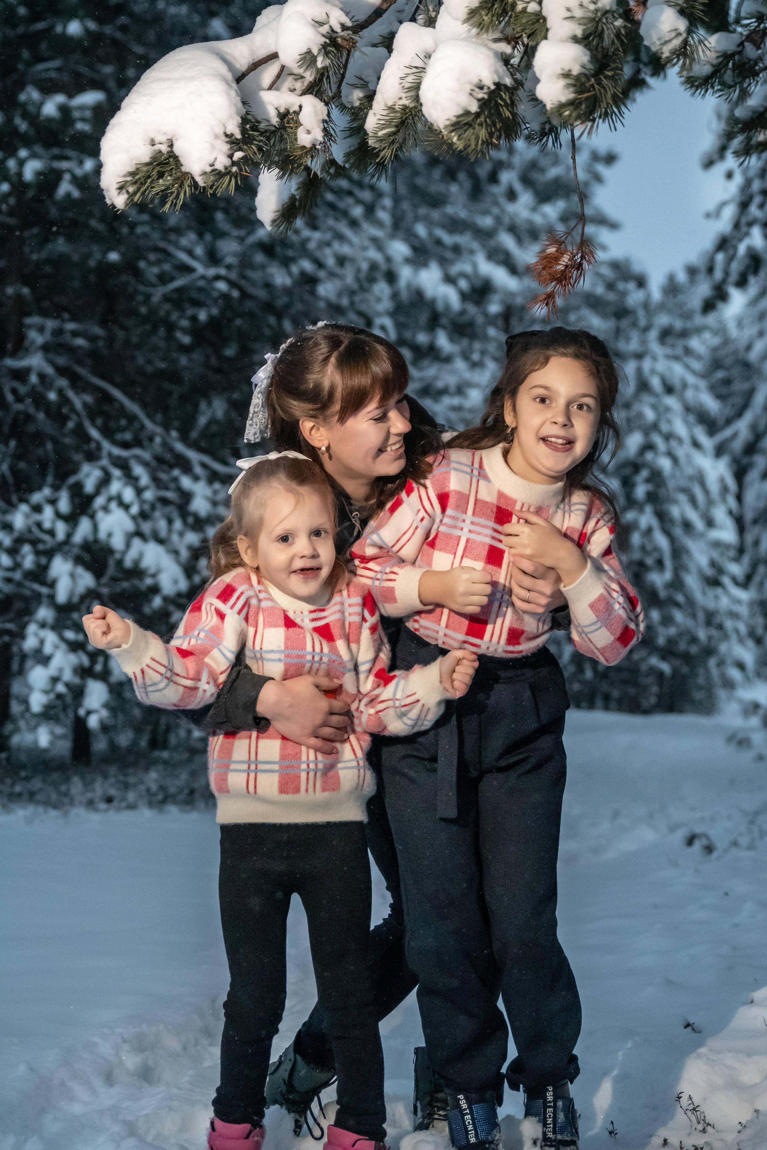 Яна с доченьками. Фотограф в с. Ижма Республика Коми Терентьев Сергей