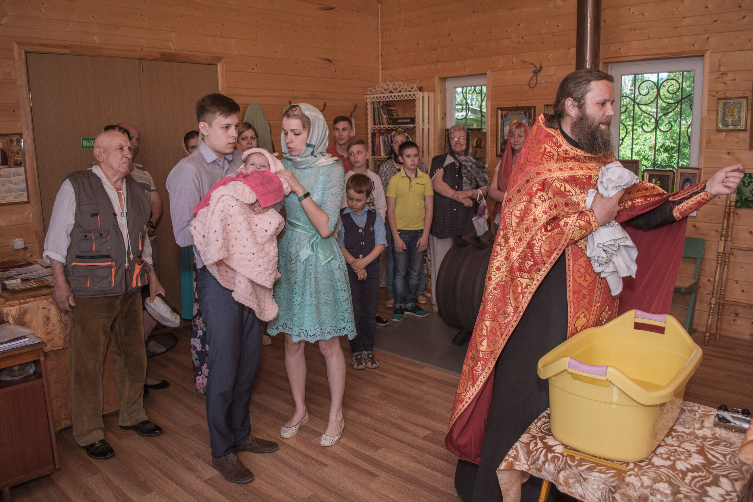Крещение Василисы в храме Николая Чудотворца в д. Старый погост. Фотограф Евгений Егоров