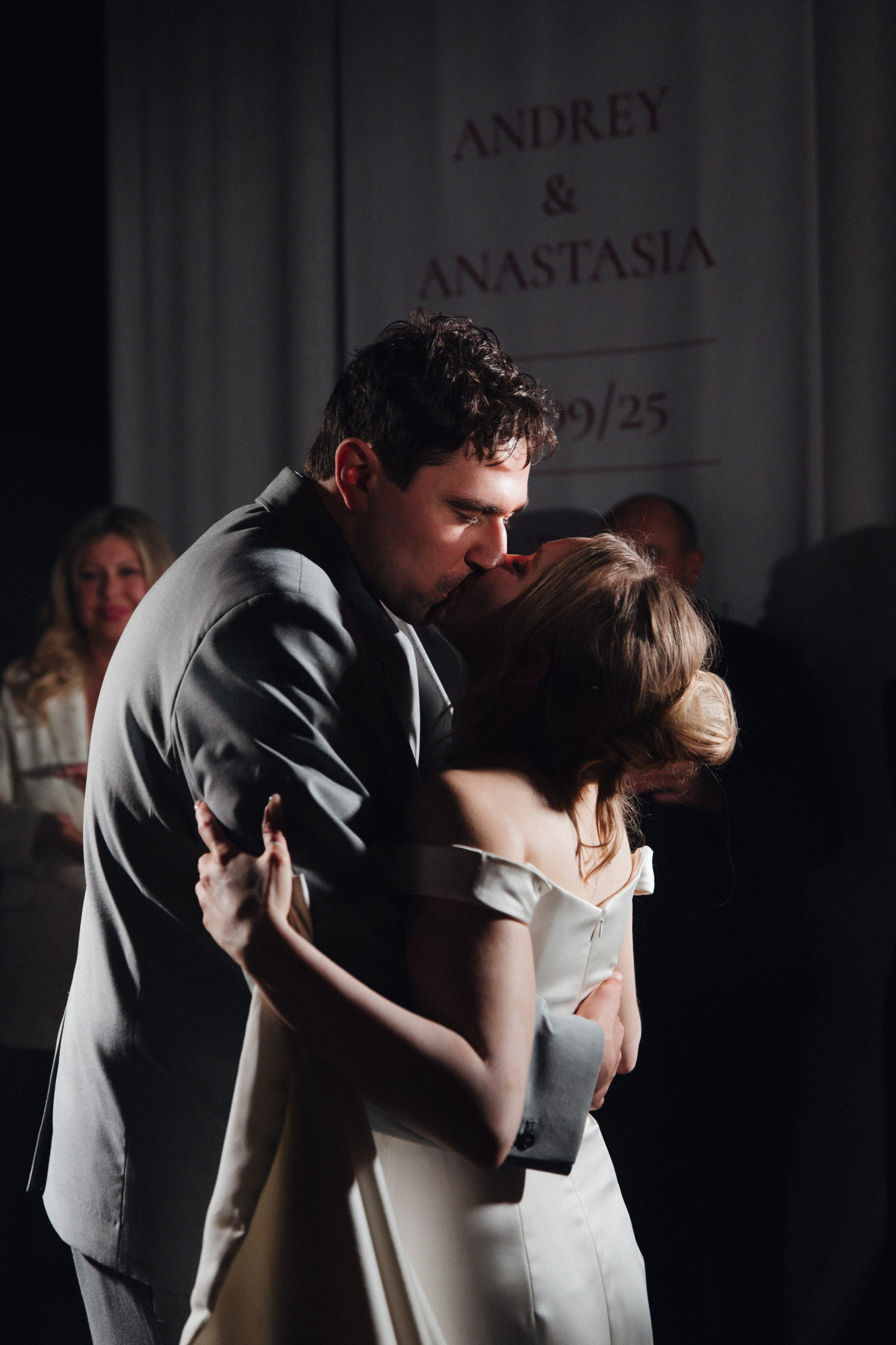 Свадьба в Питере. HELD BY LOVE. Фотограф в Астрахани Радмир Баймухамедов