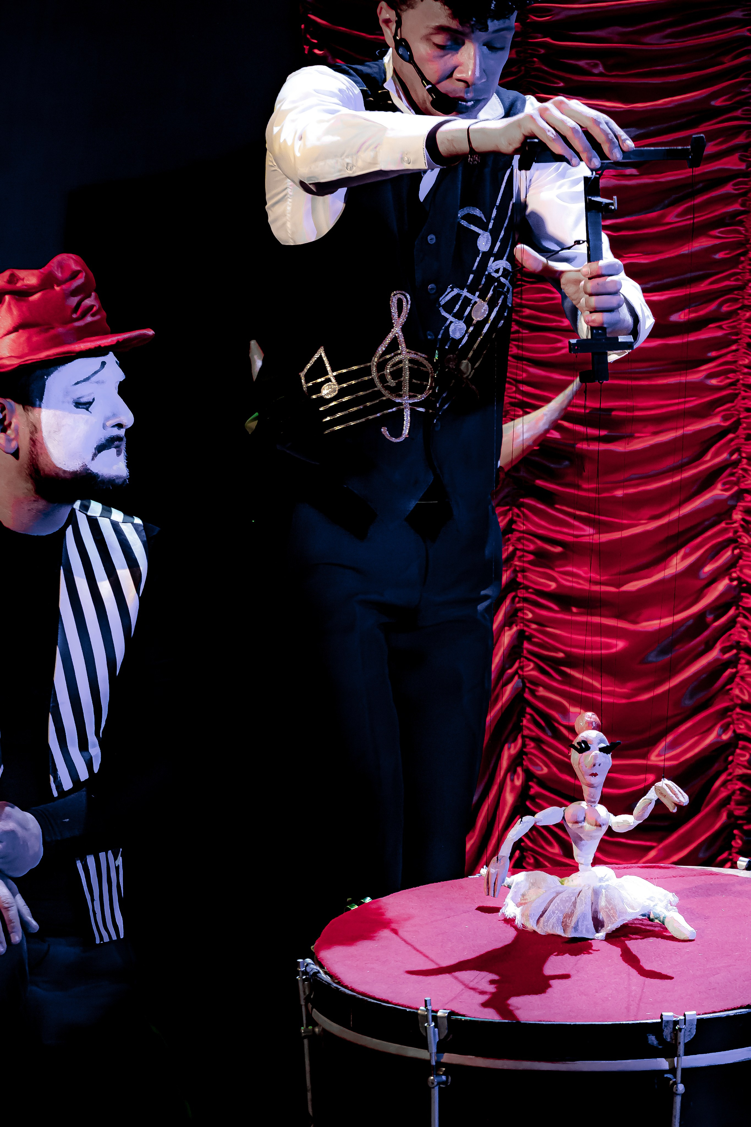 Цирк из Саквояжа спектакль театра САКВОЯЖ. Фотограф в Сочи Юрий Шептаев