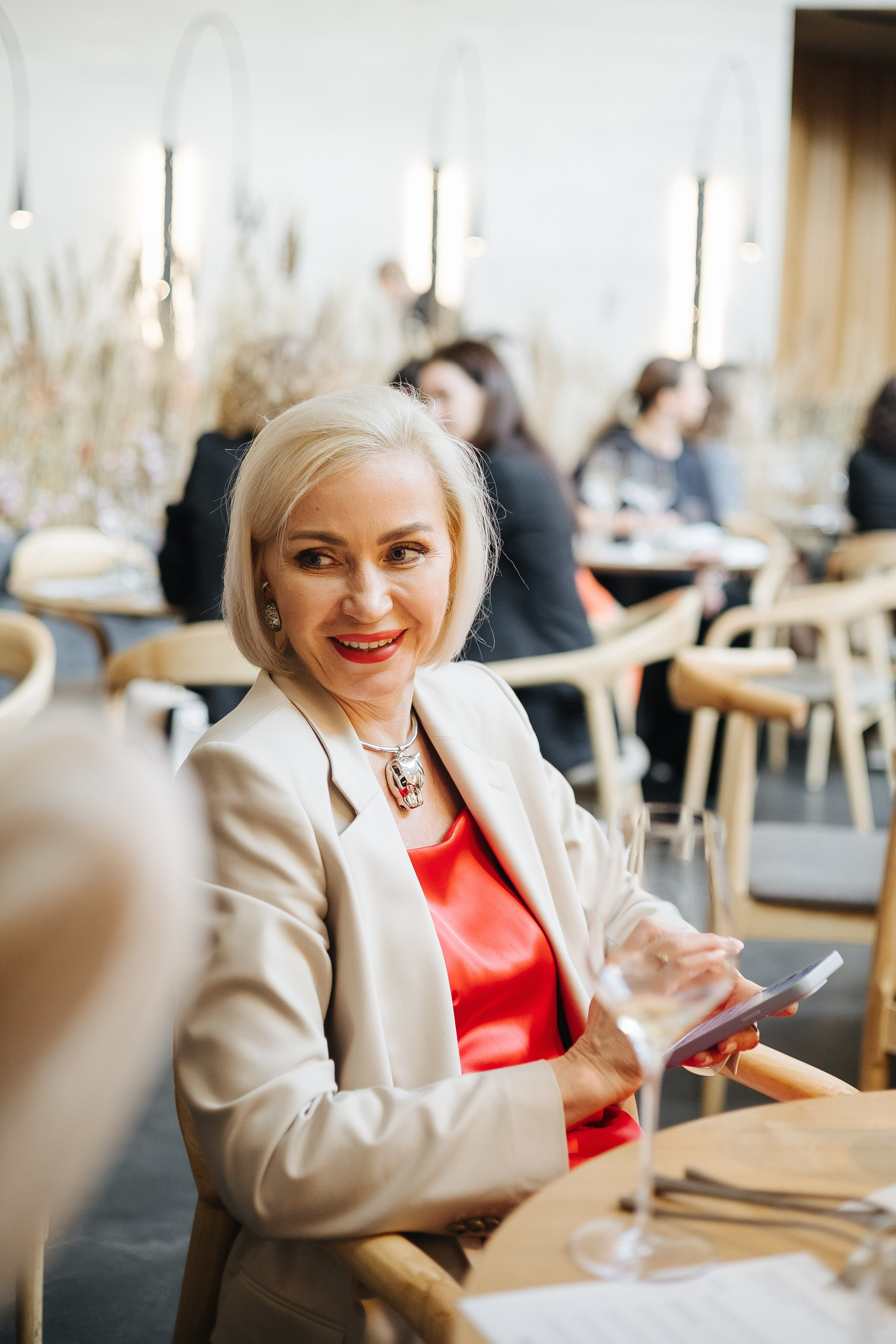 Презентация открытия магазина женской одежды GLVR в ресторане Fresco. Фотограф в Красноярске Надежда Воскресенская