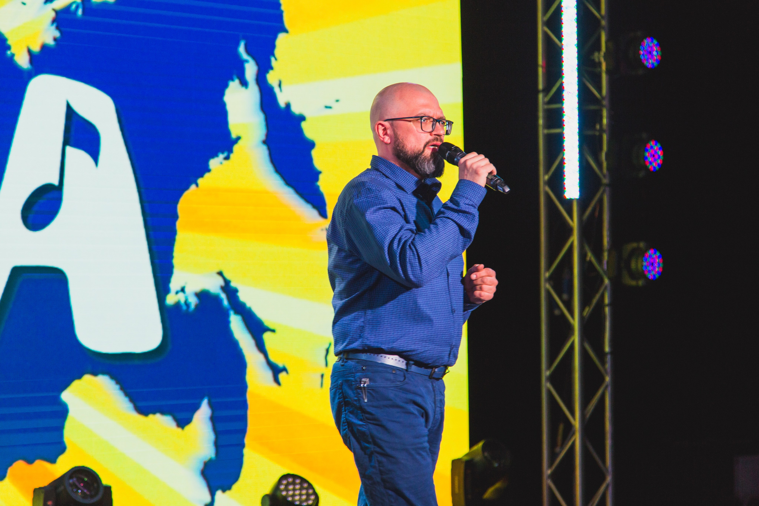 О2ТВ группа СТРАНА. Видеооператор/Фотограф Николай Завьялов