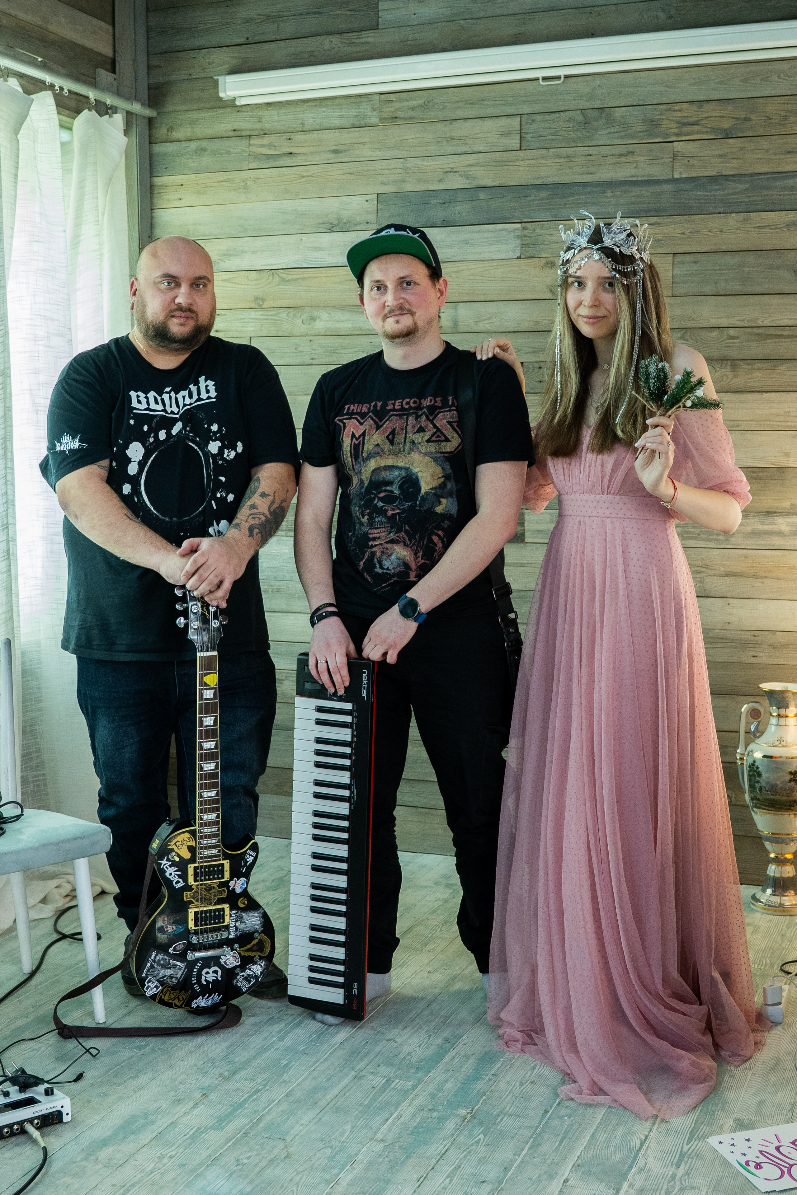 Музыкально-поэтический перфоманс на некорпоративе «Мы больше этой суеты». Репортажный фотограф в Москве Legiodot