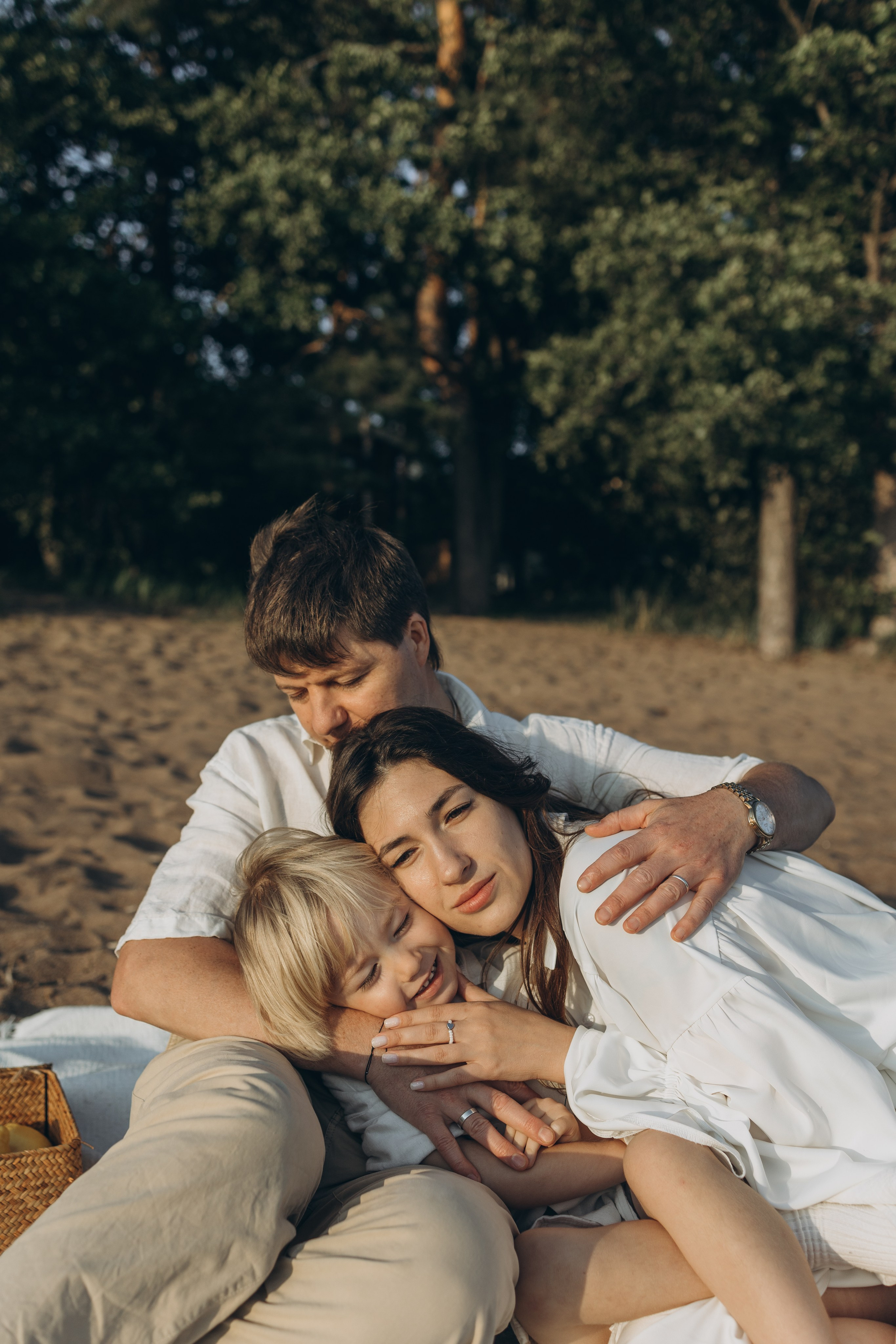 Эмилия, Дмитрий и Демид на Финском заливе. Семейный фотограф в Москве Виктория Ястребинская