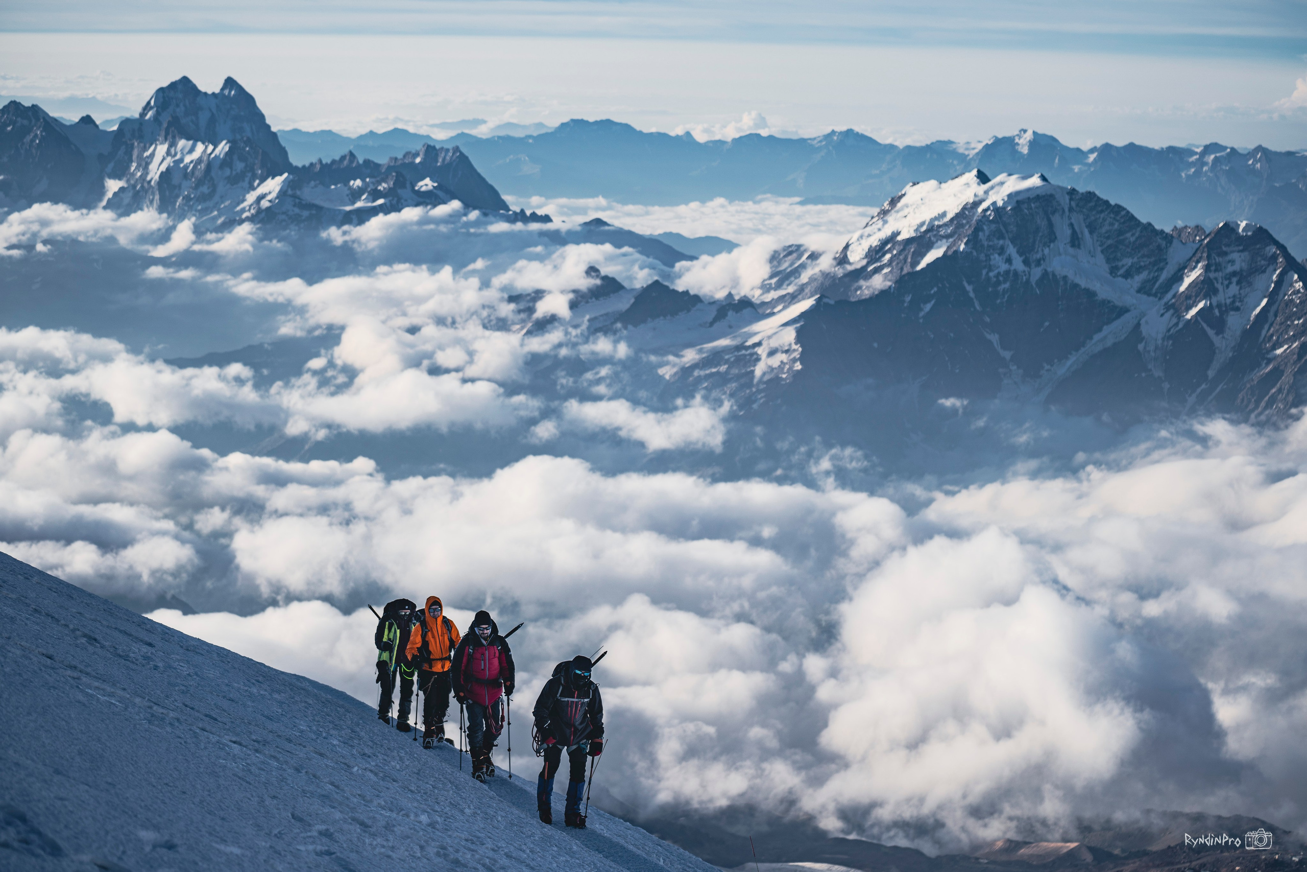 Восхождение на Эльбрус 26 августа 2023 Стремление. Репортажный фотограф в Краснодаре Рындин Дмитрий