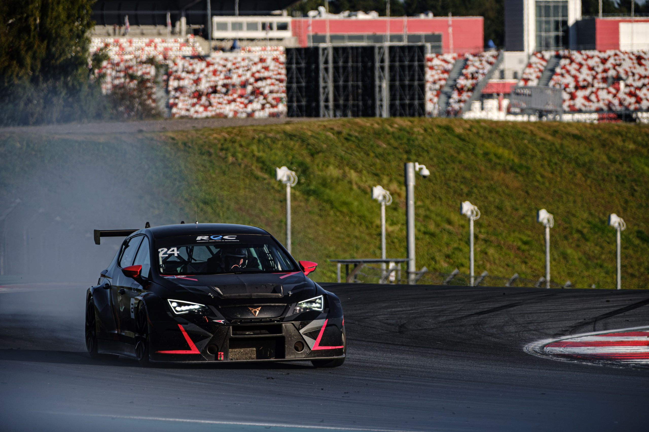 Российская серия гонок на выносливость. Авто и мотоспорт — фотограф Антон Медведев iCoguar