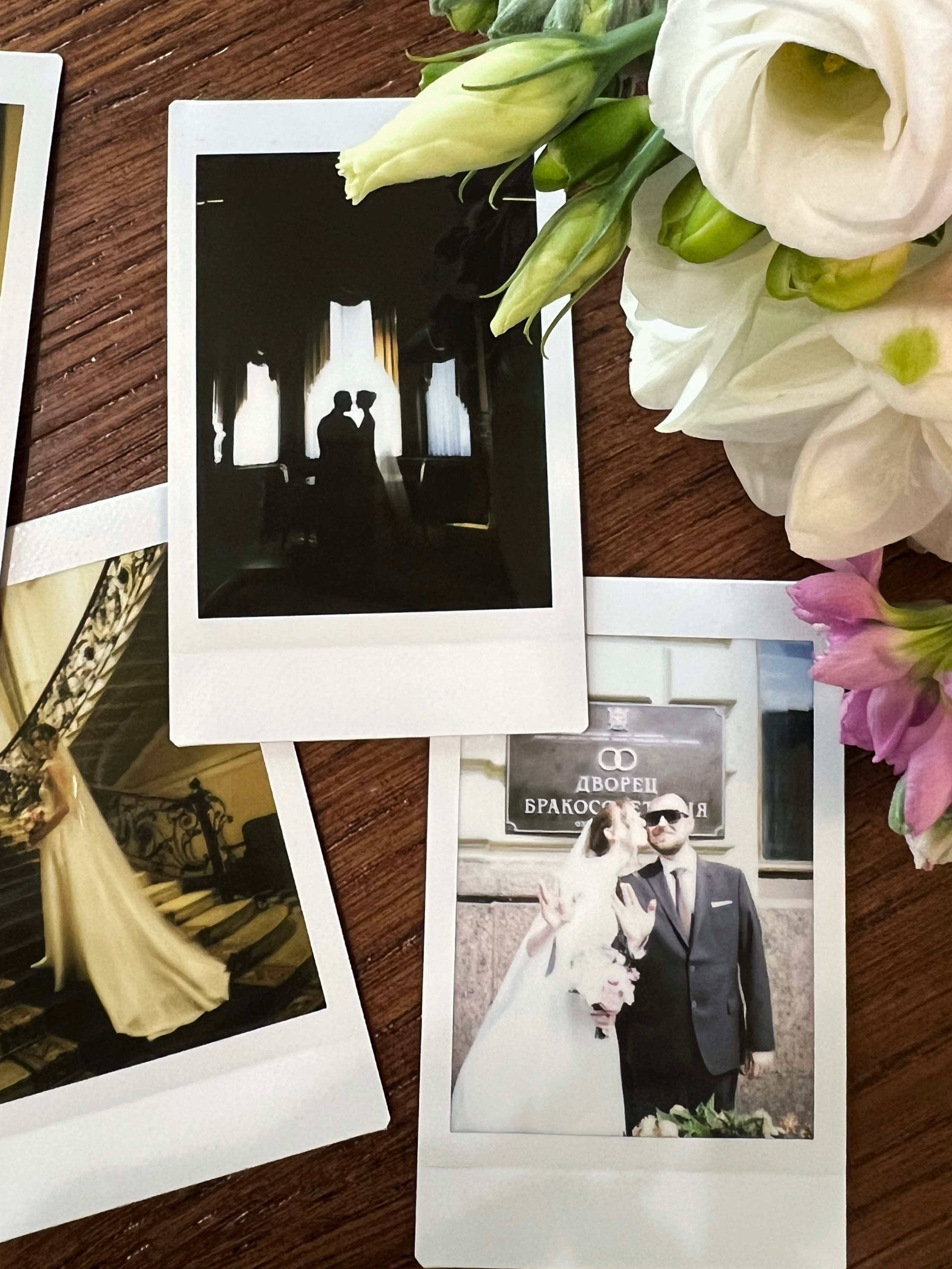 Кадры на инстакс instax моментальная фотография. Фотограф про чувства, моменты, любовь. свадебный и портретный фотограф