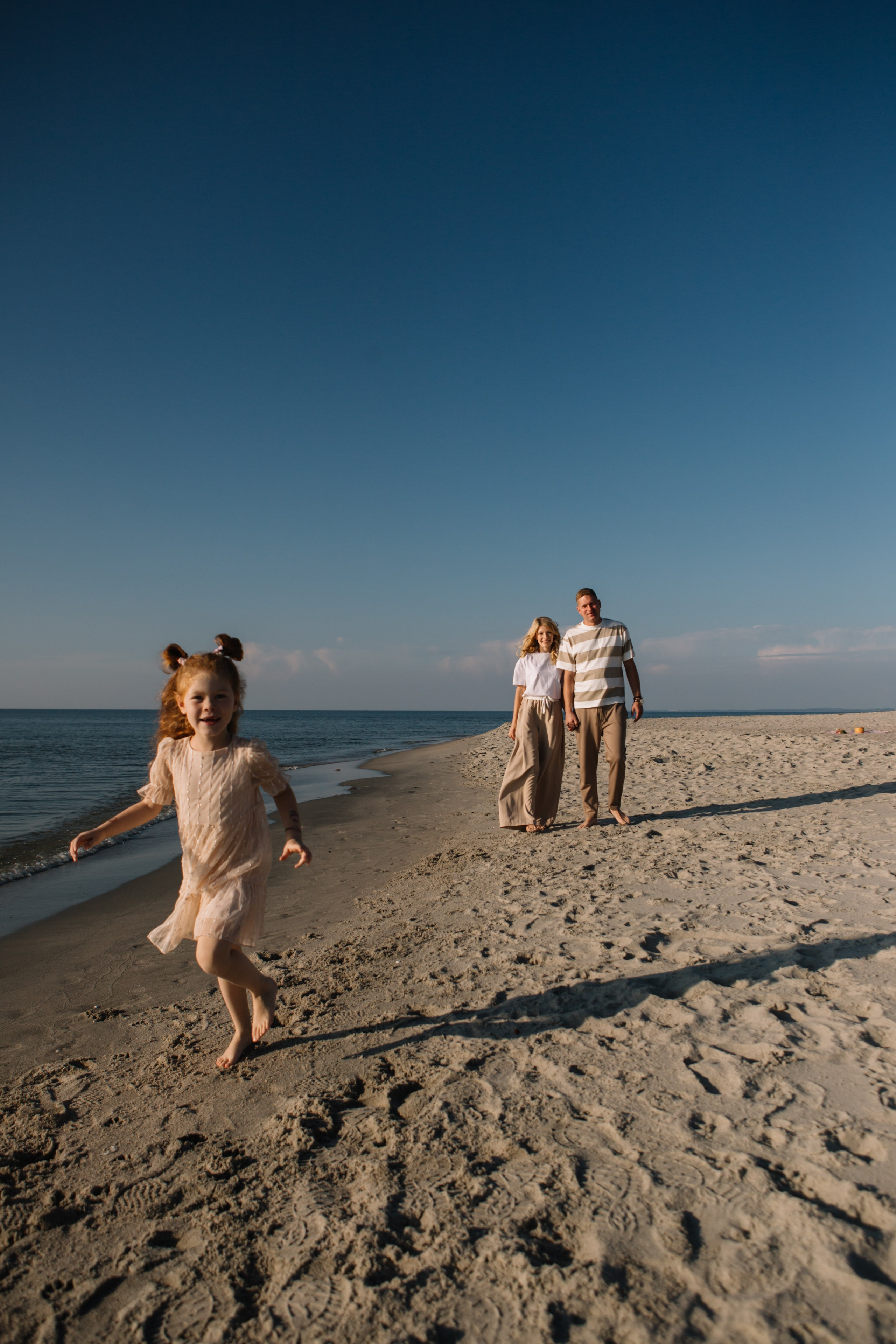Алексей и Наталья. Семейная фотосессия на море. Семейный фотограф в Калининграде Анастасия Юрина