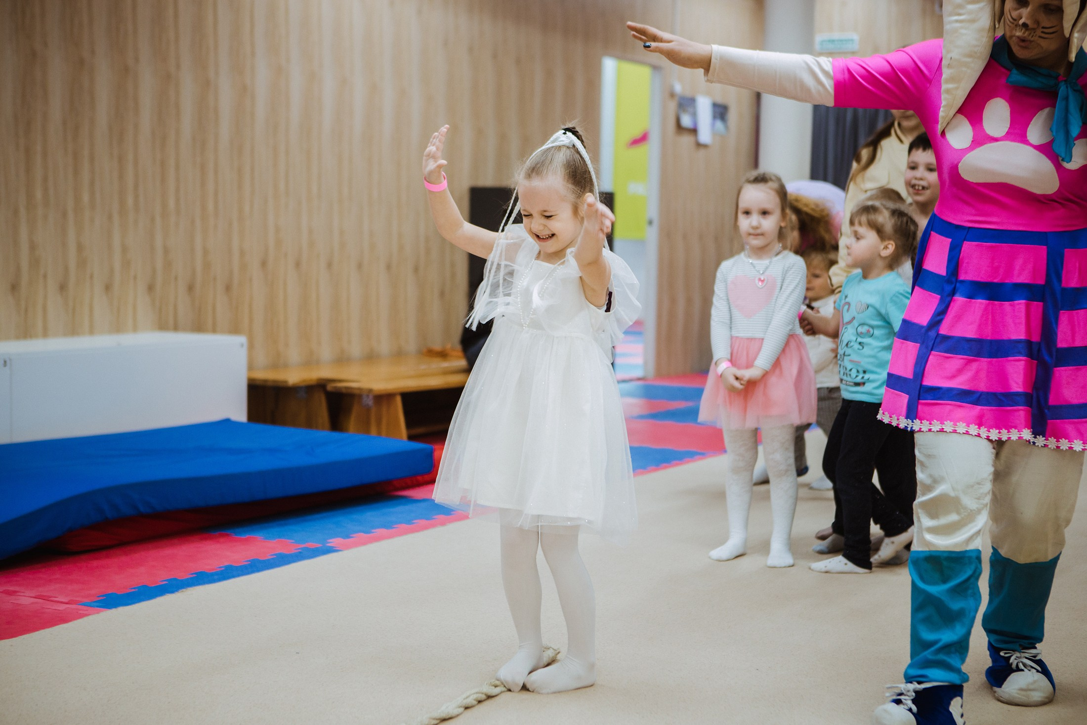 Ника, 5 лет. Батутлет, Волжский. Фотографы в городе Волгограде — Людмила Агеева и Алексей Околелов