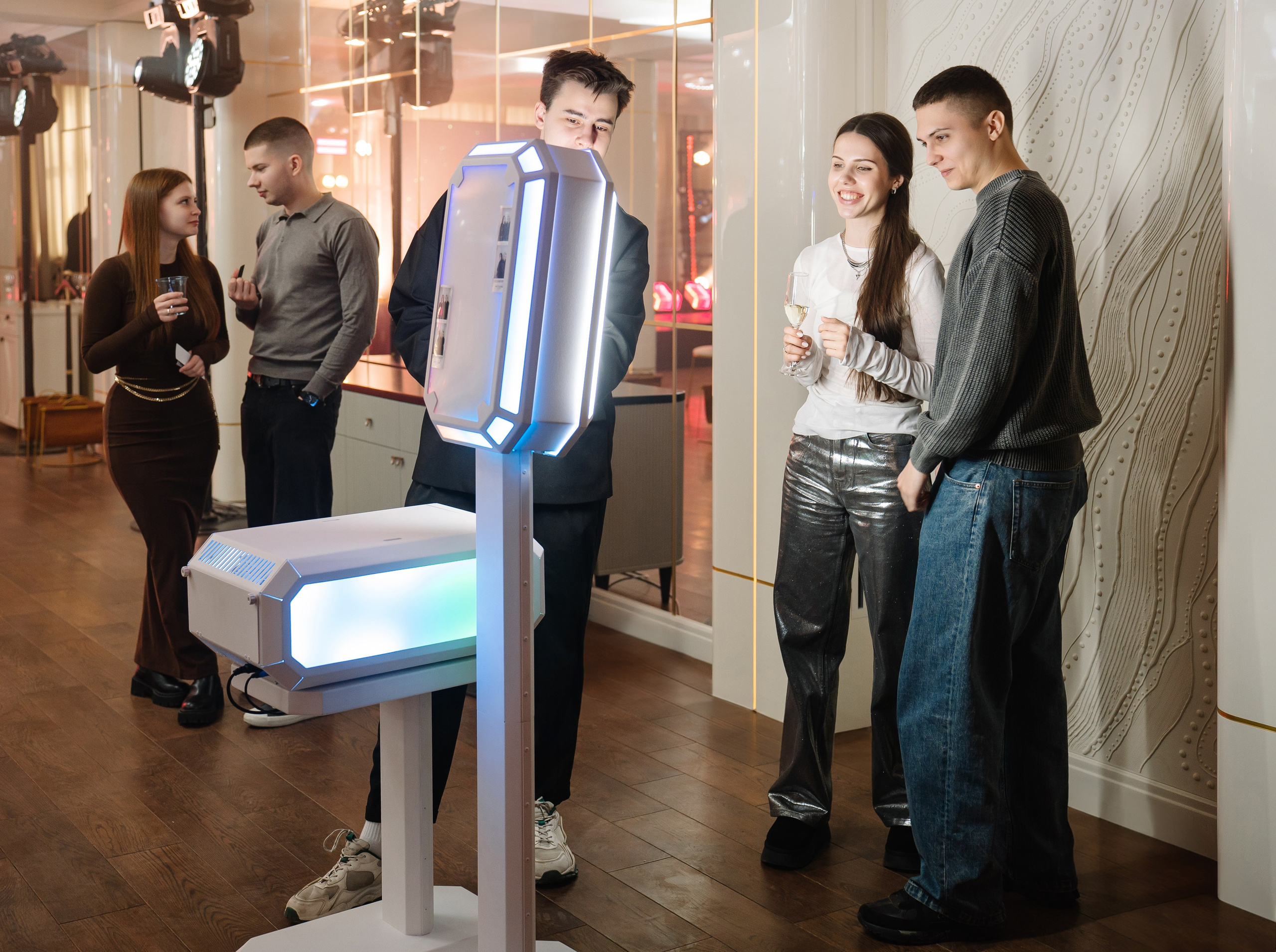 Фото-видео стойка Миксап (фотобудка нового поколения). Инсталаб Краснодар фото и видео интерактивы на ваше мероприятие