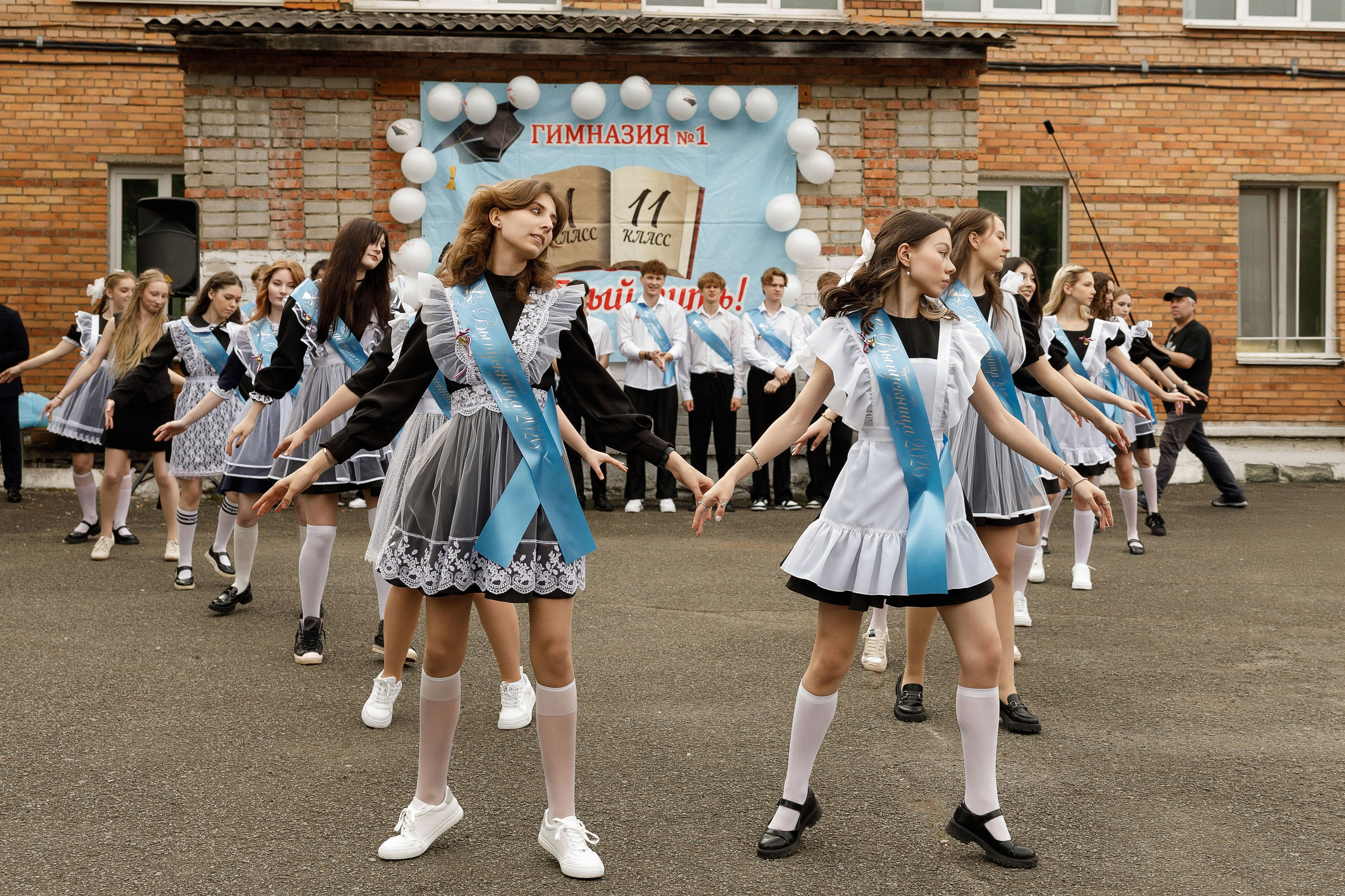 Последний звонок Гимназия Артем. Photoalbum-vl.ru