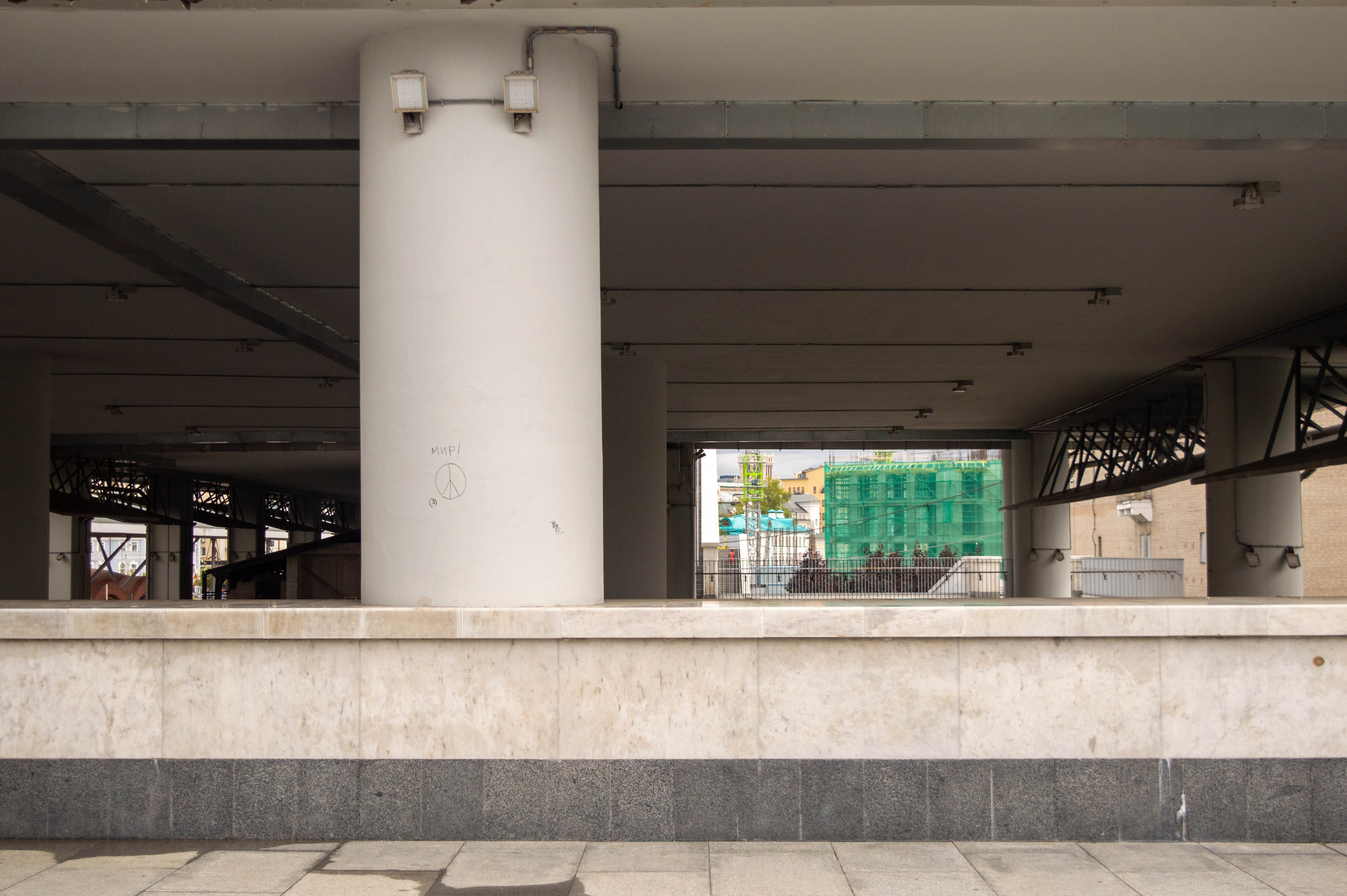 Многослойность городского пространства. Фотограф Анастасия Лощакова в Москве