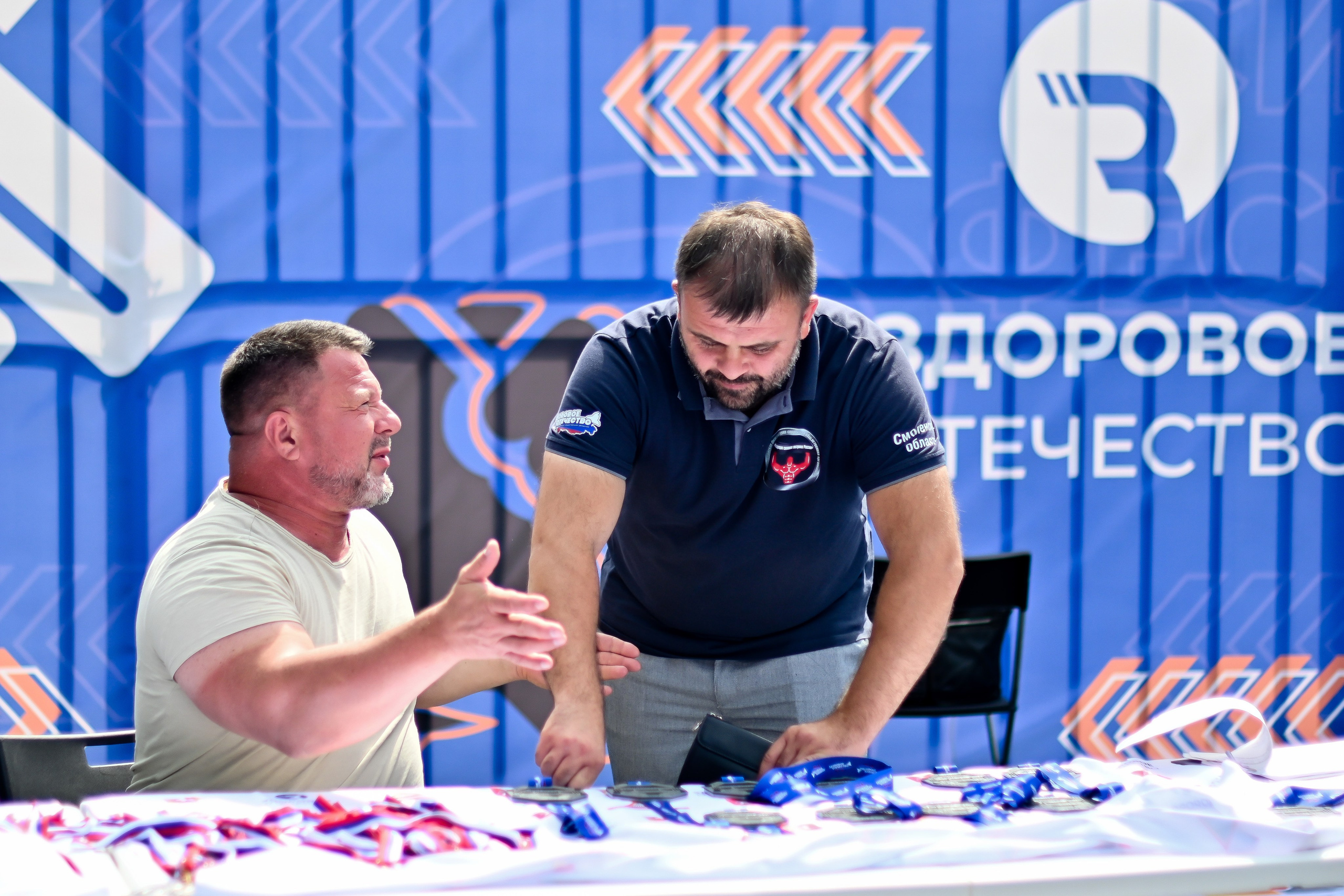 СТРОНГ. Фотограф для бизнесконтента, репортажей и семейного альбома в Москве