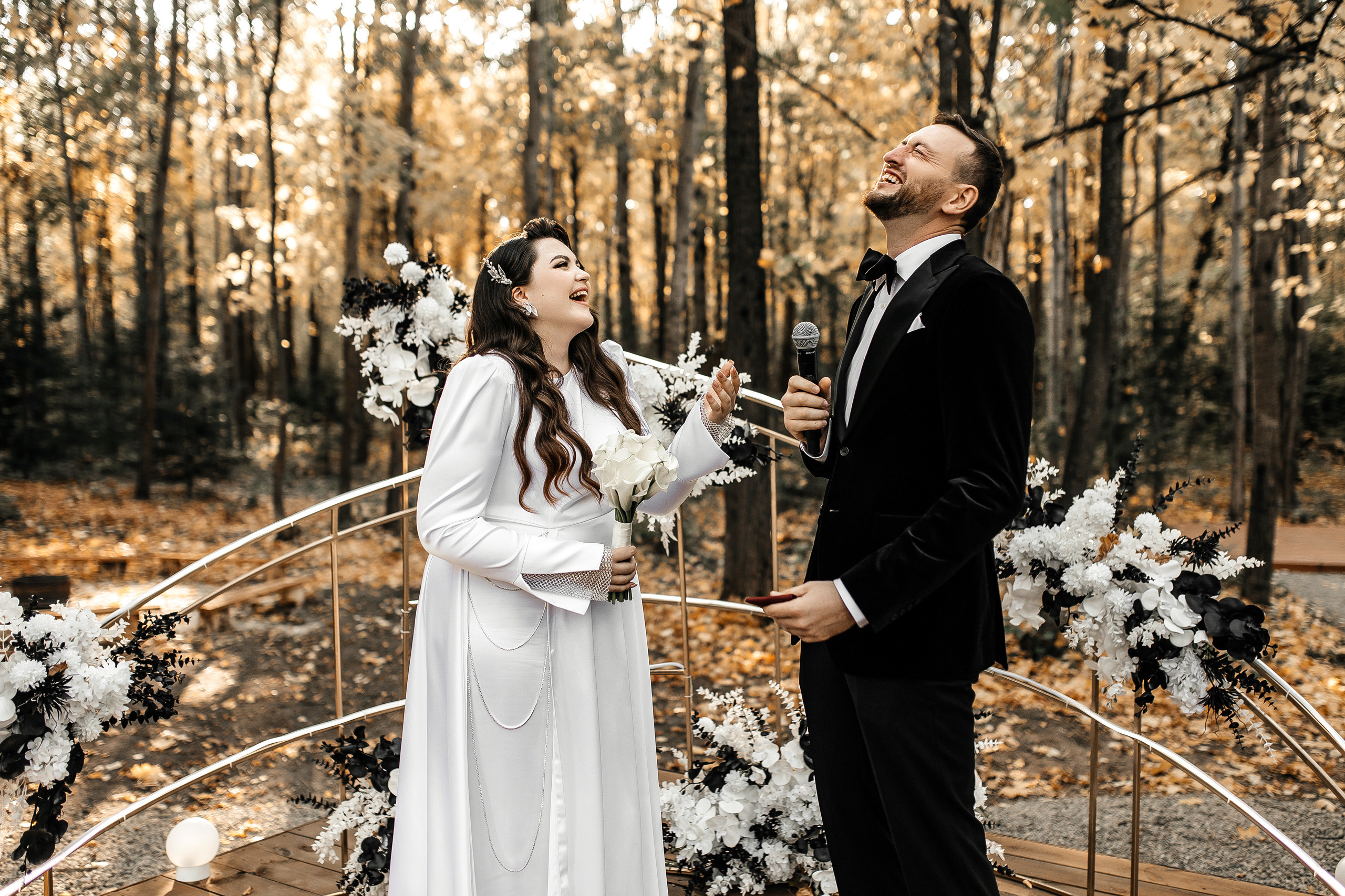 Здравствуйте! Я свадебный фотограф из Ульяновска, работаю в том числе по всей России и с выездом за границу. Снимаю свадьбы, lovestory, корпоративы, светский репортаж. Провожу обучение по фотографии, мастер-классы и воркшопы для других фотографов.