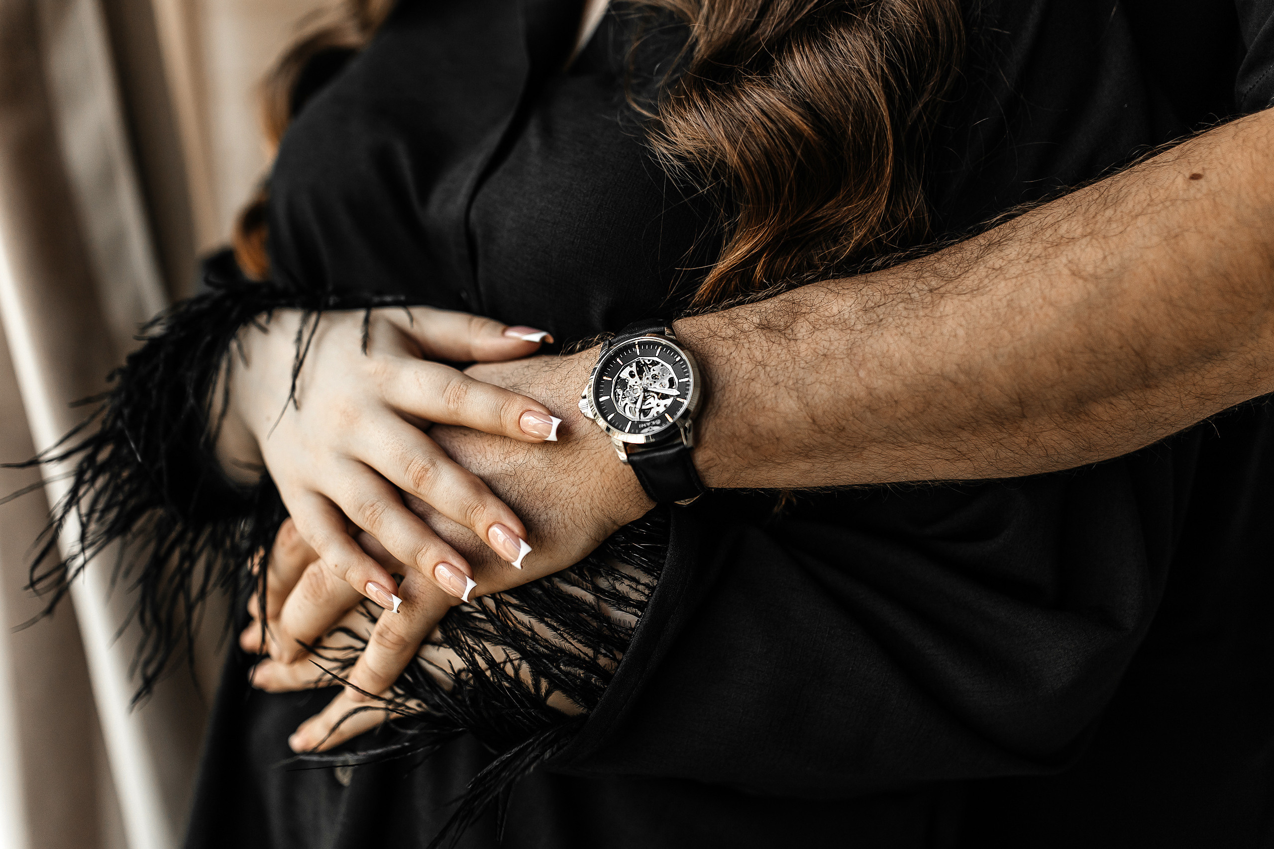 Здравствуйте! Я свадебный фотограф из Ульяновска, работаю в том числе по всей России и с выездом за границу. Снимаю свадьбы, lovestory, корпоративы, светский репортаж. Провожу обучение по фотографии, мастер-классы и воркшопы для других фотографов.