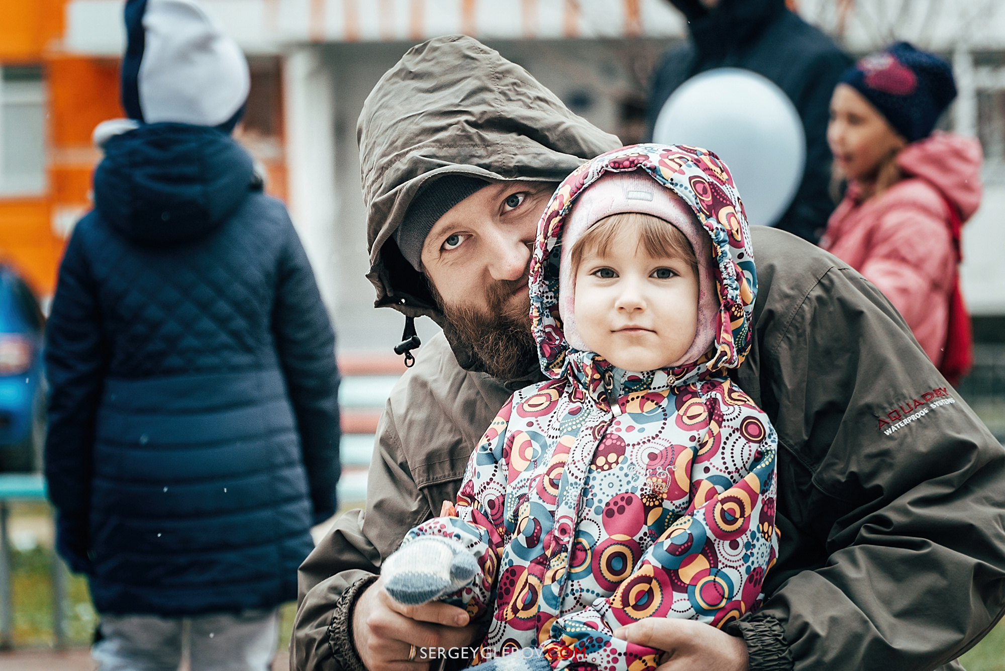 Семья во дворе, семья, Тюмень, центр семья, детские фото, фотограф, Тюмень